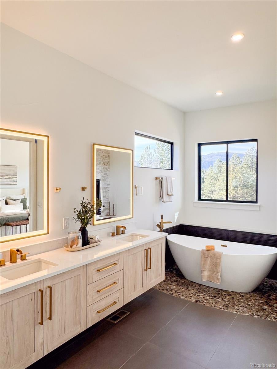 Evergreen, Colorado, 80439, United States, 5 Bedrooms Bedrooms, ,6 BathroomsBathrooms,Residential,Active,2008684