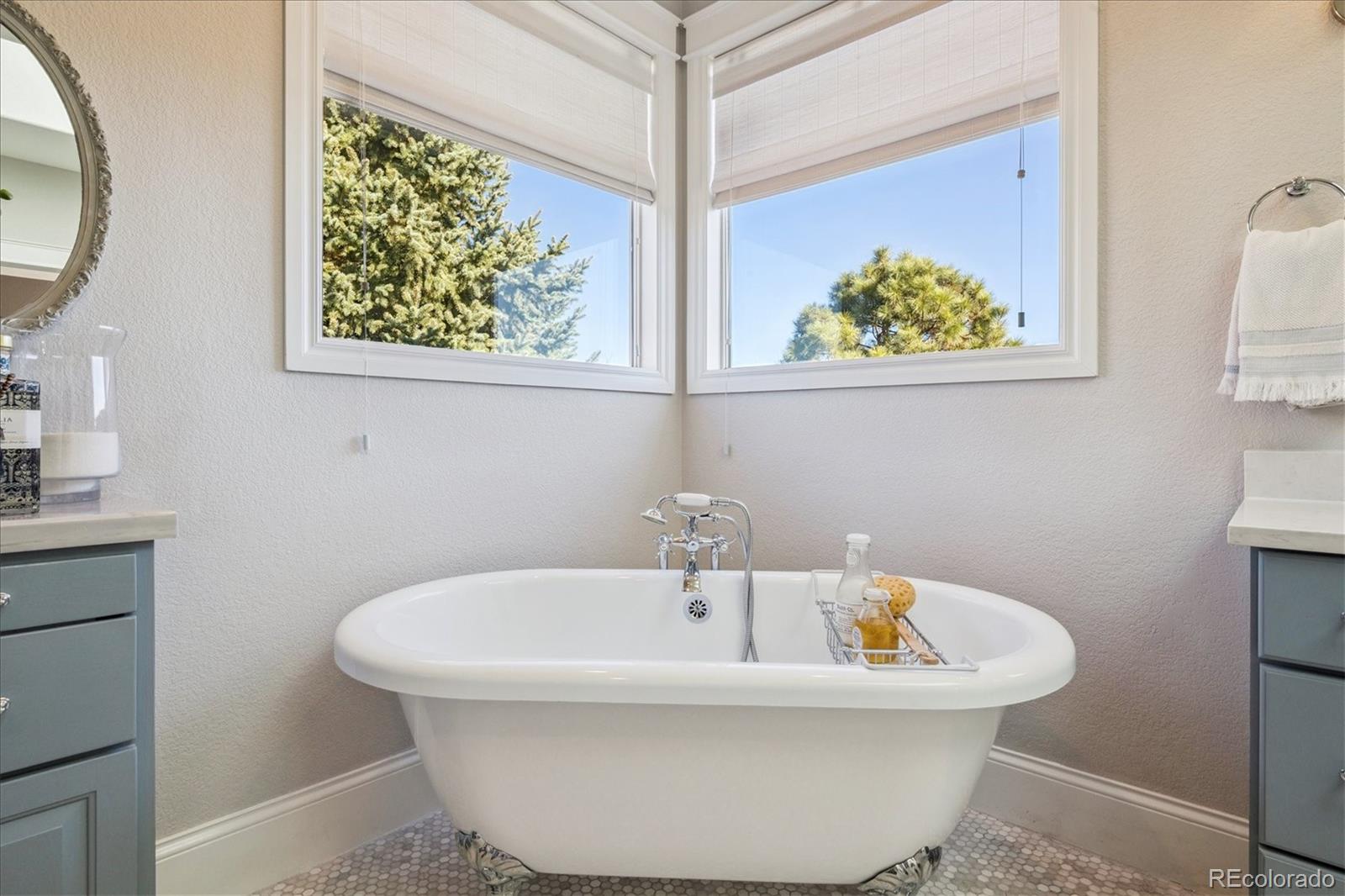 Englewood, Colorado, 80111, United States, 5 Bedrooms Bedrooms, ,6 BathroomsBathrooms,Residential,Active,1992207