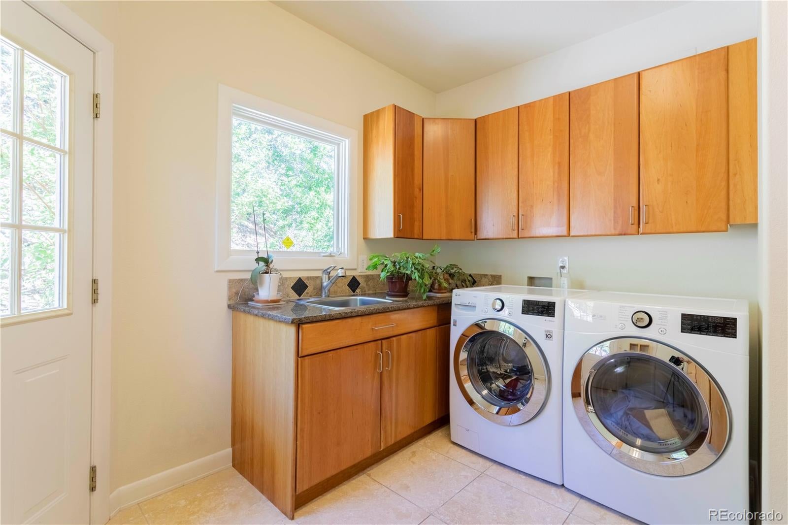 Castle Rock, Colorado, 80108, United States, 4 Bedrooms Bedrooms, ,5 BathroomsBathrooms,Residential,Active,1888500