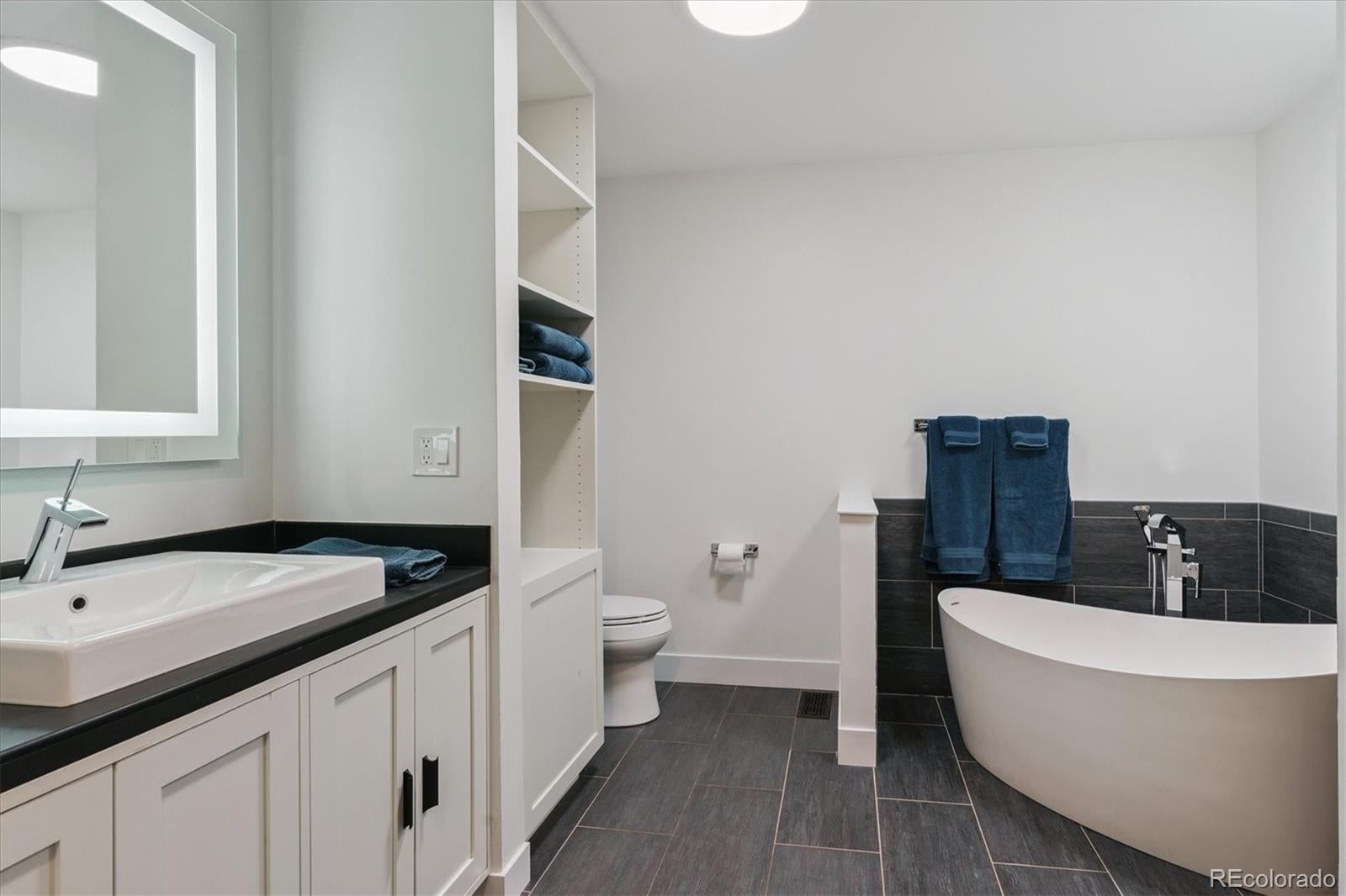 Littleton, Colorado, 80123, United States, 4 Bedrooms Bedrooms, ,5 BathroomsBathrooms,Residential,Active,2019490