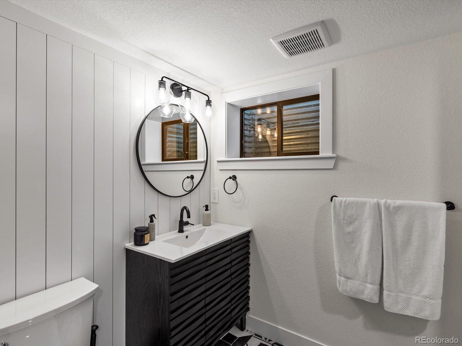 Greenwood Village, Colorado, 80111, United States, 5 Bedrooms Bedrooms, ,4 BathroomsBathrooms,Residential,Active,1952613