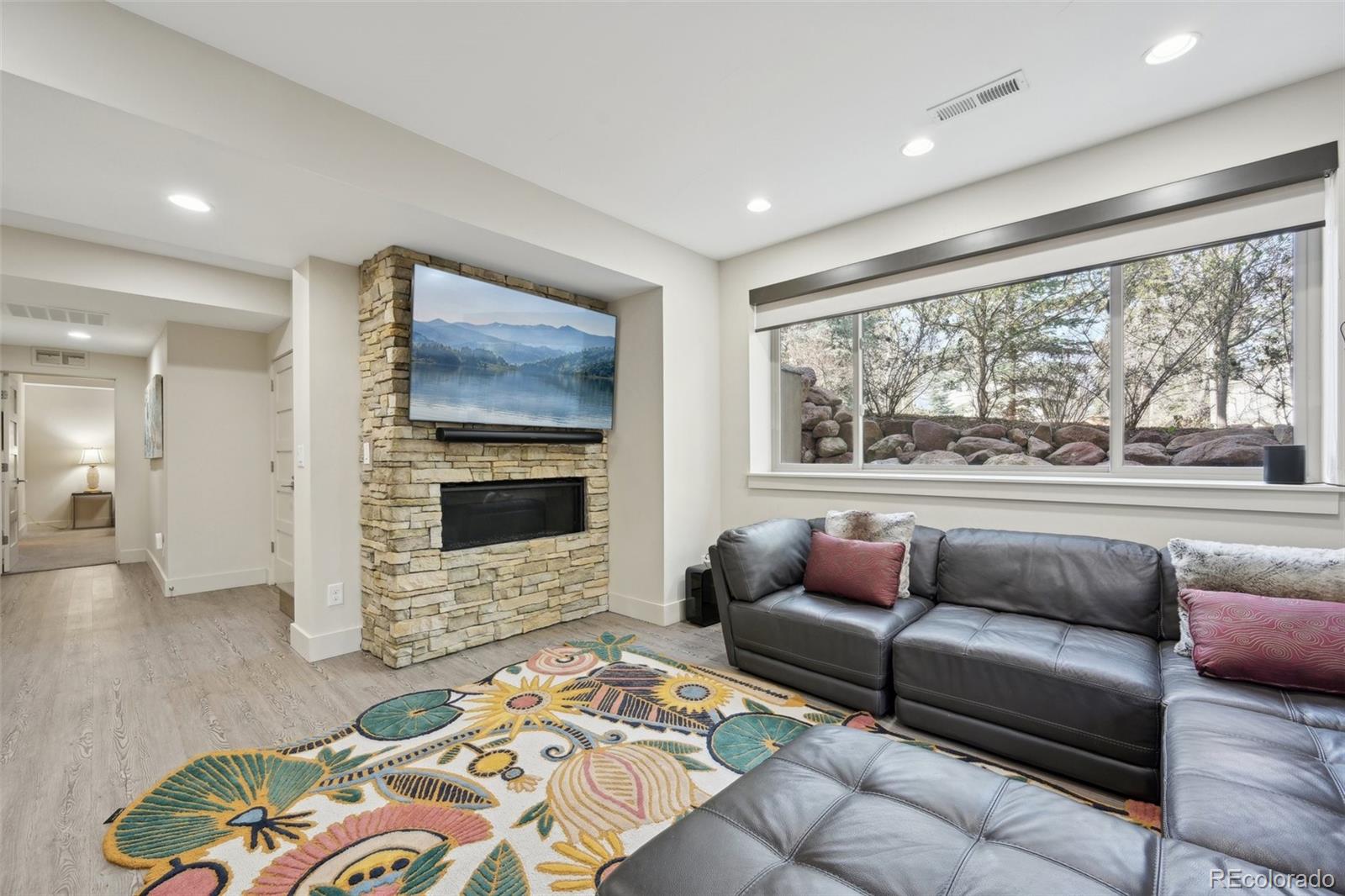 Boulder, Colorado, 80302, United States, 5 Bedrooms Bedrooms, ,6 BathroomsBathrooms,Residential,Active,1944020