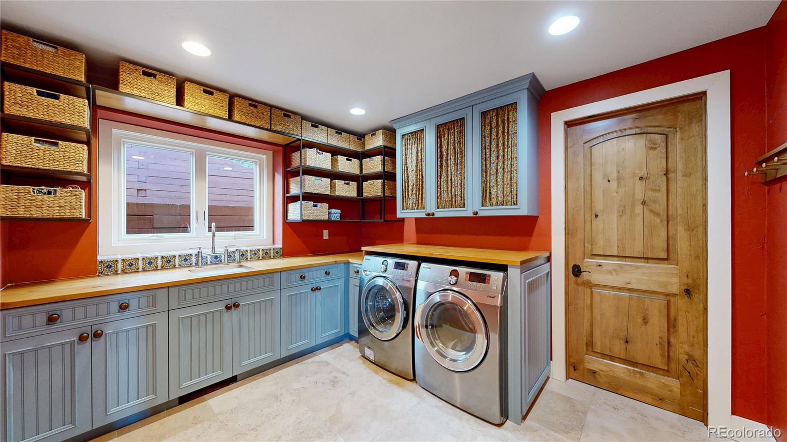 Littleton, Colorado, 80125, United States, 4 Bedrooms Bedrooms, ,5 BathroomsBathrooms,Residential,Active,2007000