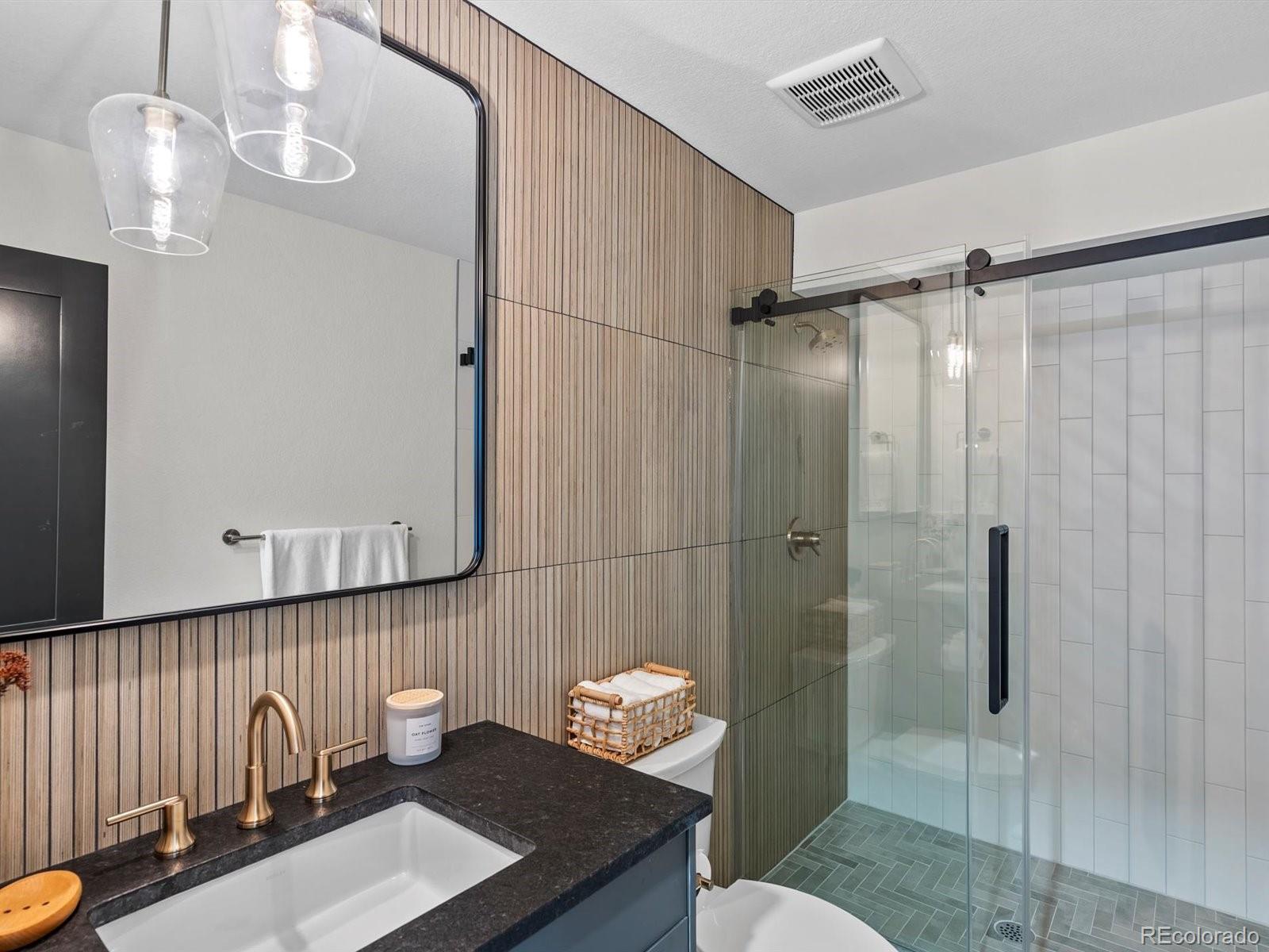 Greenwood Village, Colorado, 80111, United States, 5 Bedrooms Bedrooms, ,4 BathroomsBathrooms,Residential,Active,1952613