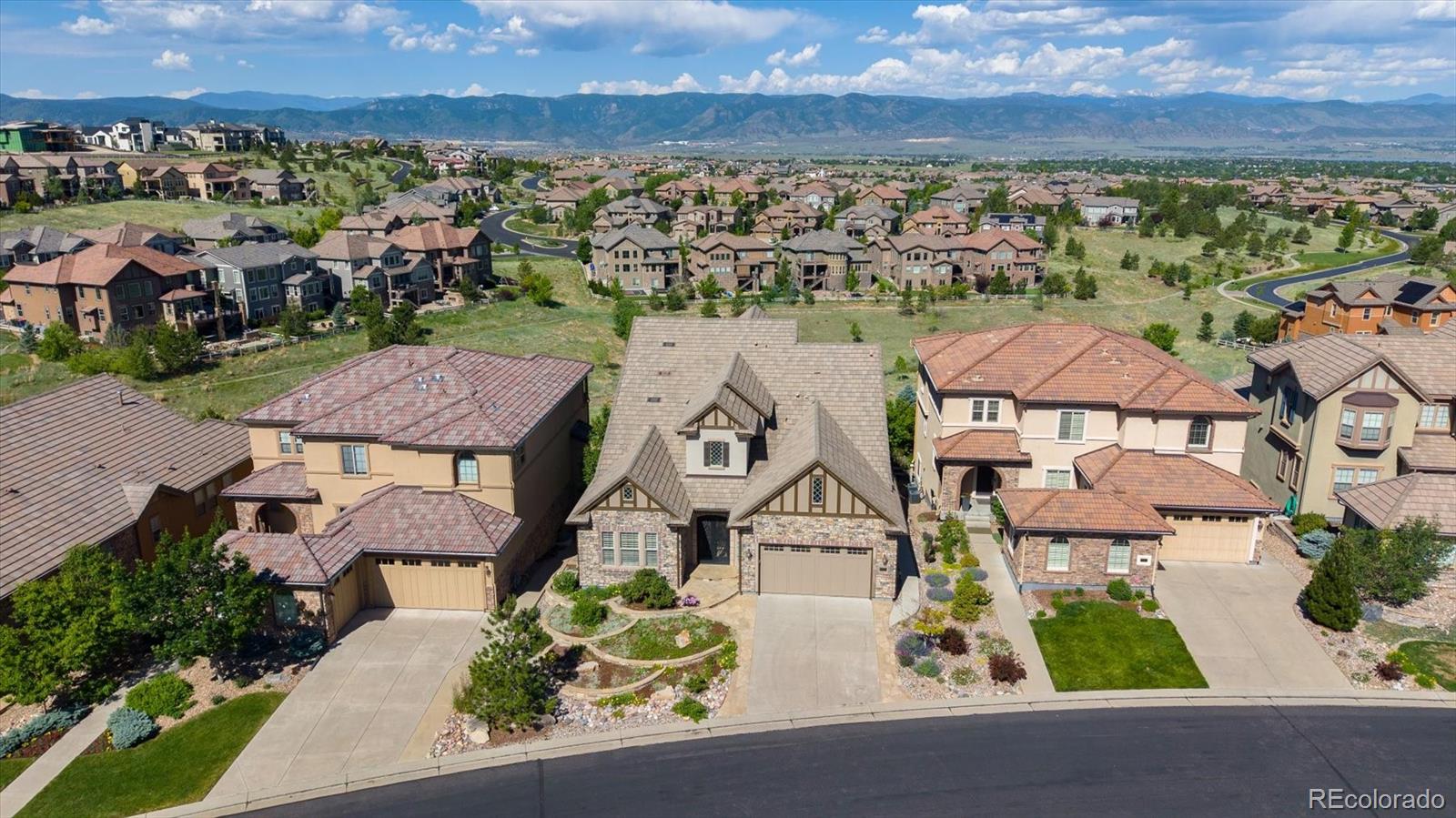 Spectacular, unobstructed panoramic mountain views from all three leve – image 2