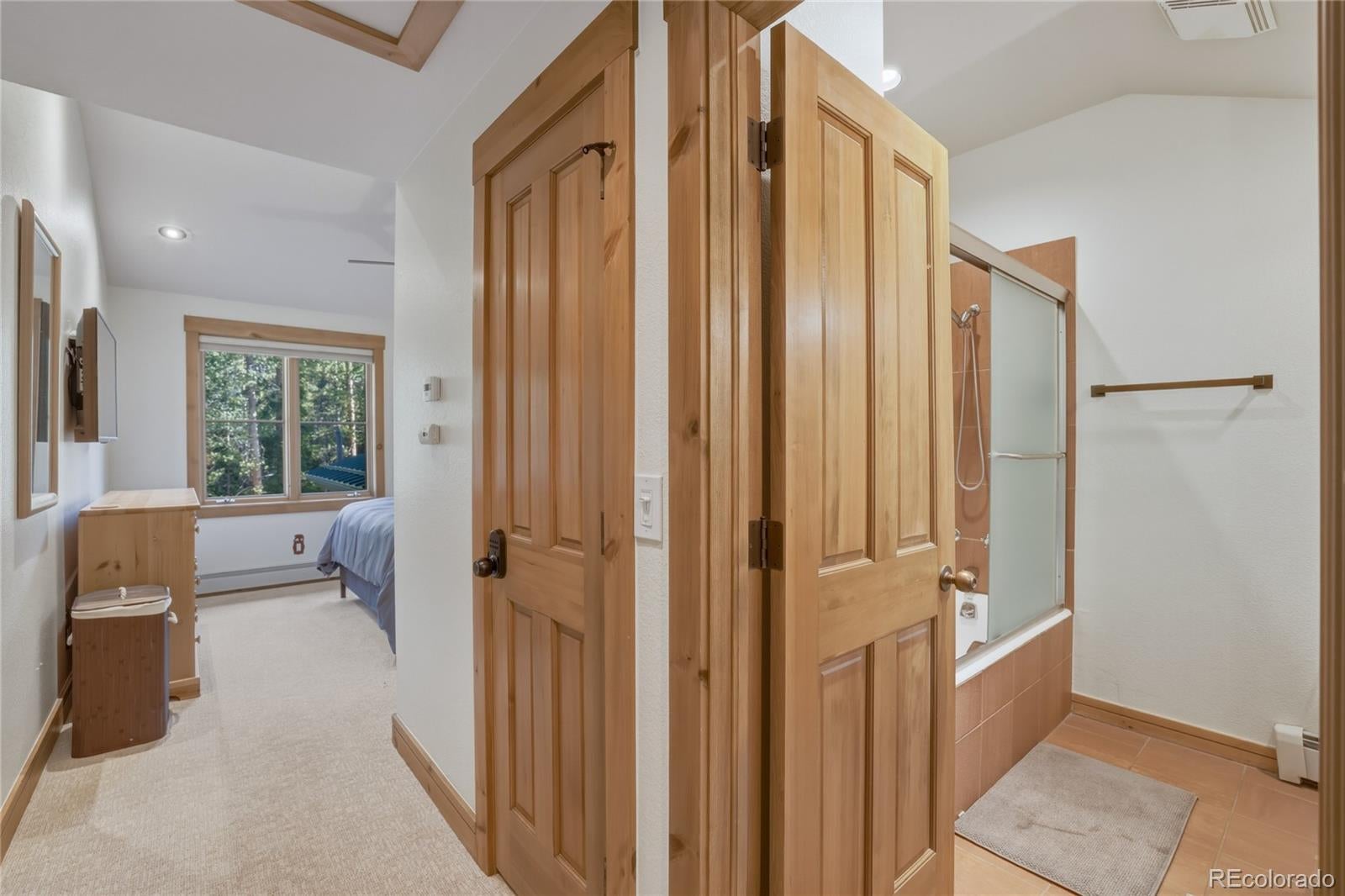 Dillon, Colorado, 80435, United States, 2 Bedrooms Bedrooms, ,3 BathroomsBathrooms,Residential,Active,2051972