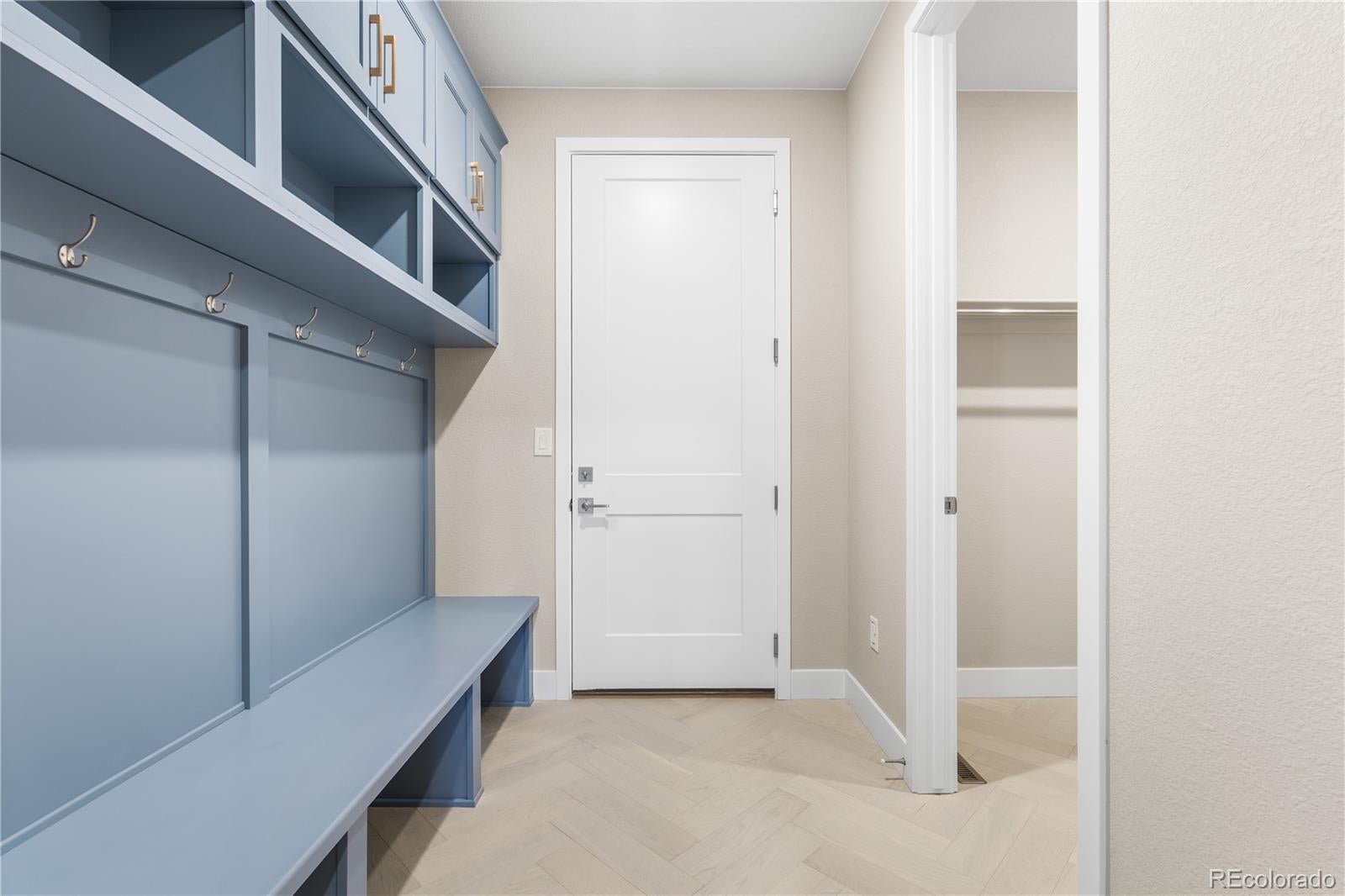 Lone Tree, Colorado, 80134, United States, 6 Bedrooms Bedrooms, ,7 BathroomsBathrooms,Residential,Active,2010172