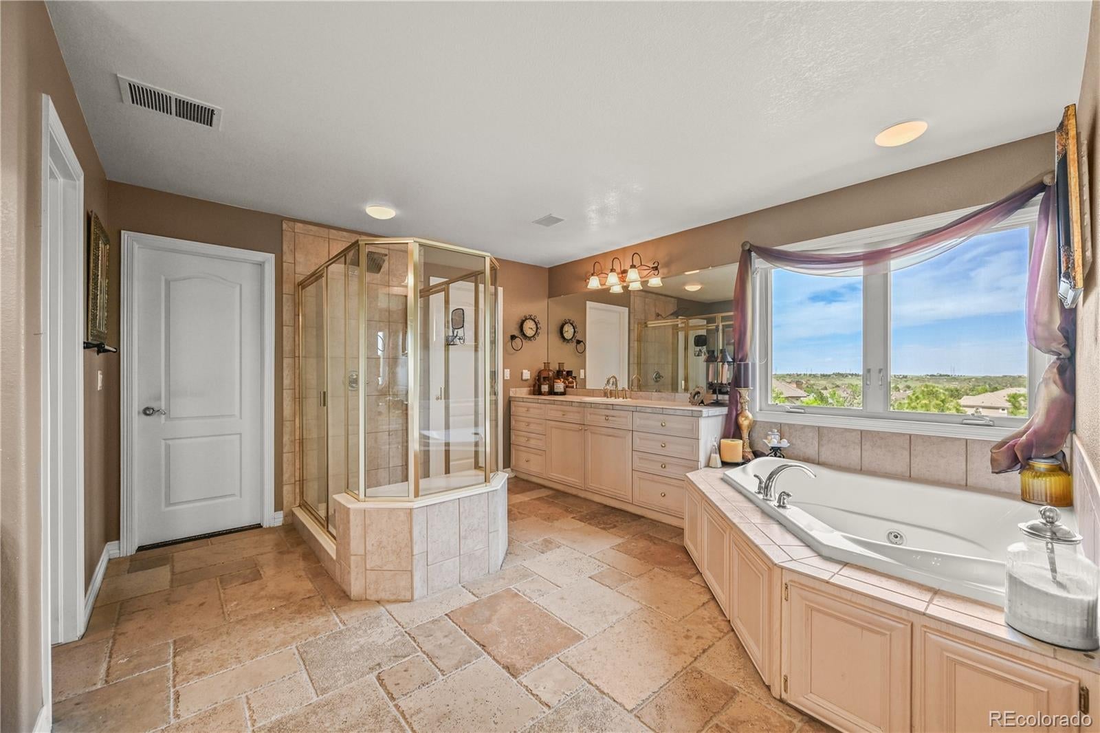 Castle Pines, Colorado, 80108, United States, 5 Bedrooms Bedrooms, ,5 BathroomsBathrooms,Residential,Active,1943758