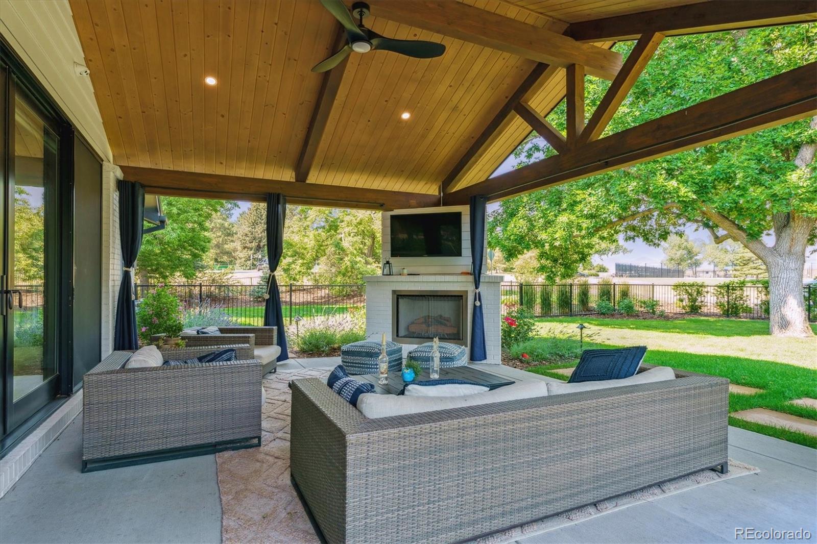 Littleton, Colorado, 80123, United States, 4 Bedrooms Bedrooms, ,5 BathroomsBathrooms,Residential,Active,2019490