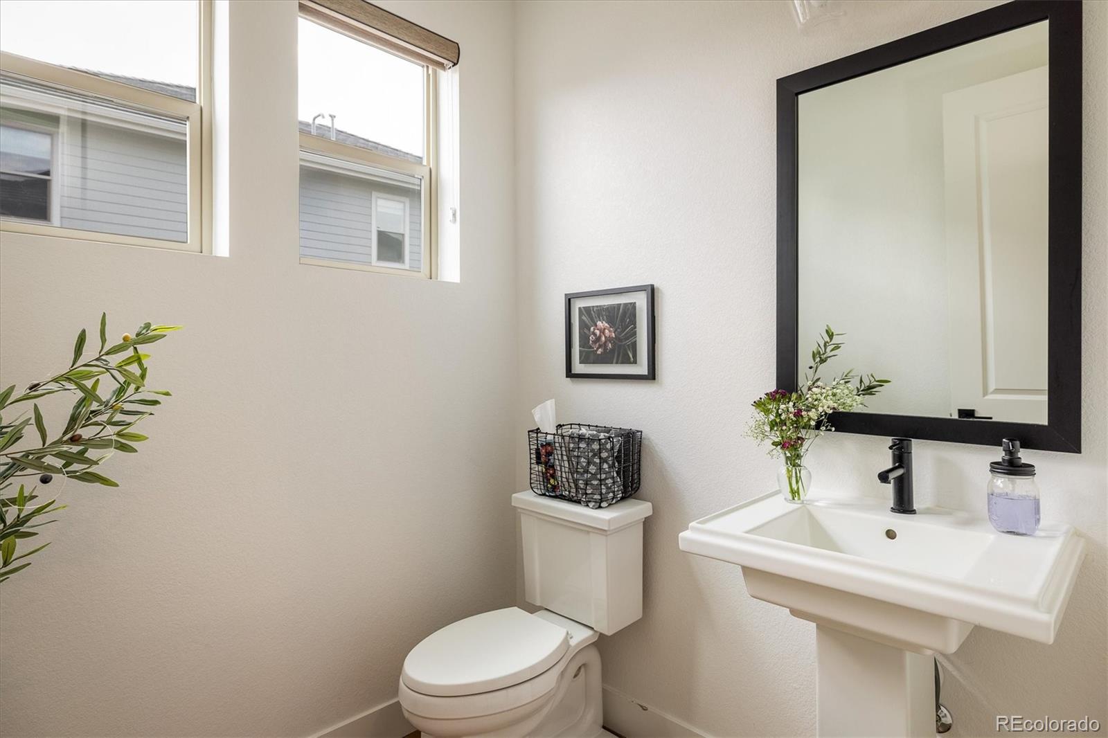 Broomfield, Colorado, 80023, United States, 5 Bedrooms Bedrooms, ,5 BathroomsBathrooms,Residential,Active,1894757