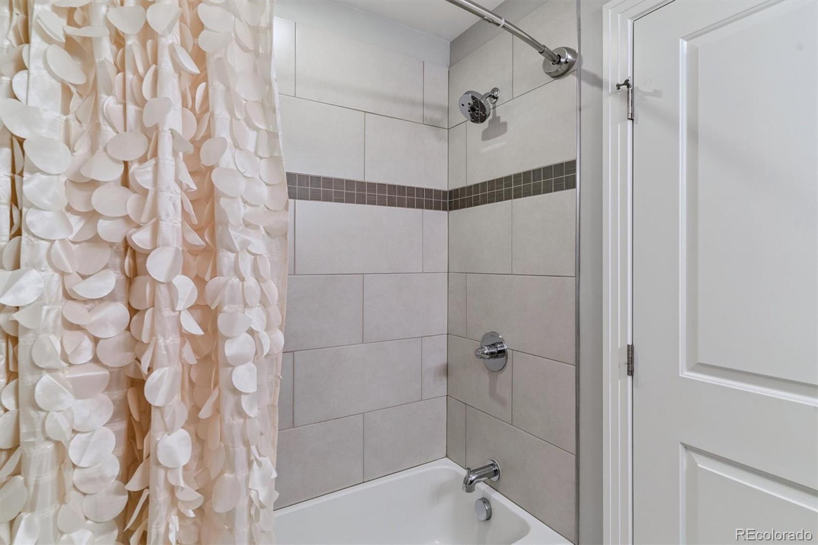 Denver, Colorado, 80205, United States, 4 Bedrooms Bedrooms, ,4 BathroomsBathrooms,Residential,Active,1905128