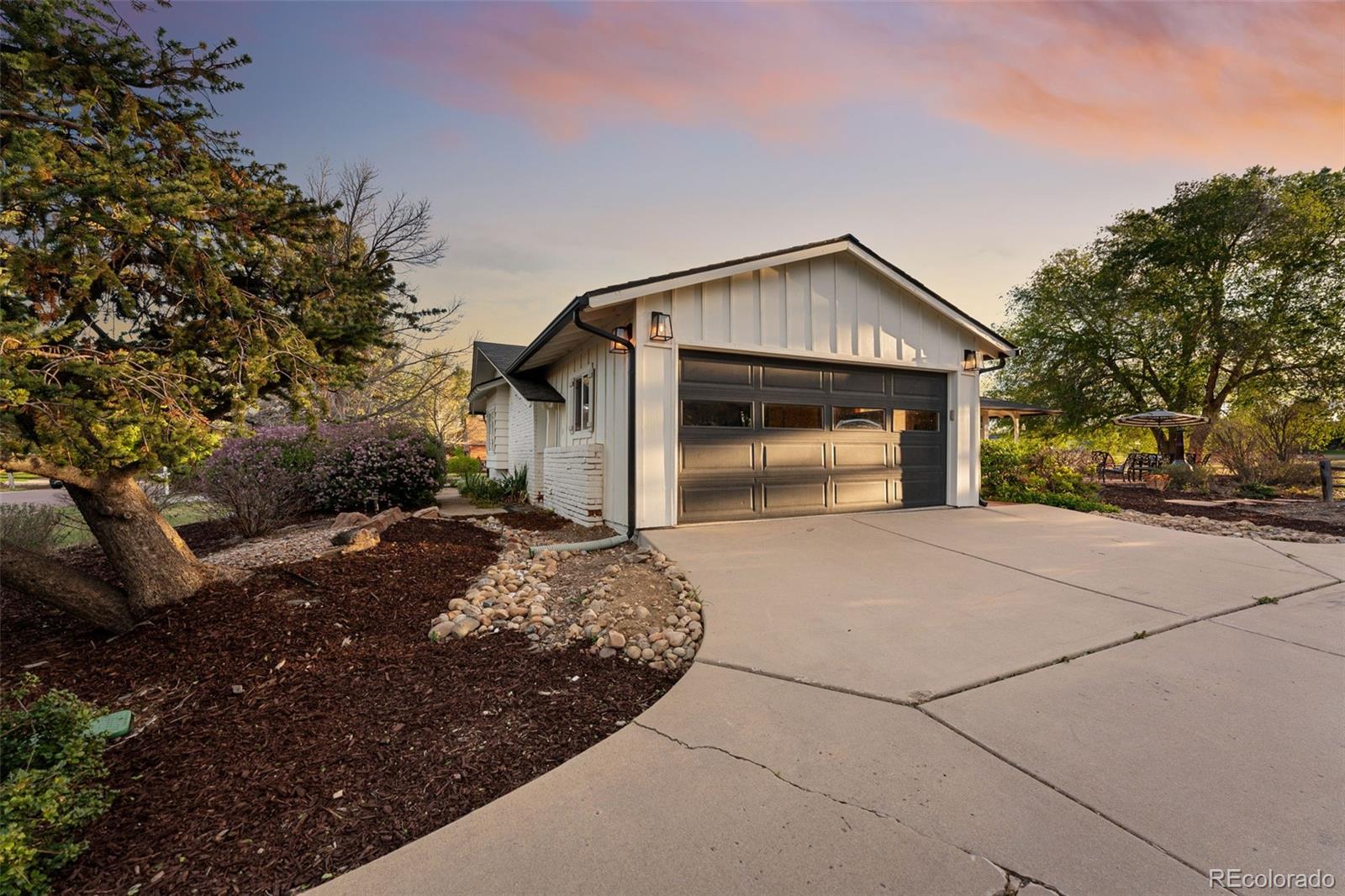 Littleton, Colorado, 80123, United States, 4 Bedrooms Bedrooms, ,3 BathroomsBathrooms,Residential,Active,2045011