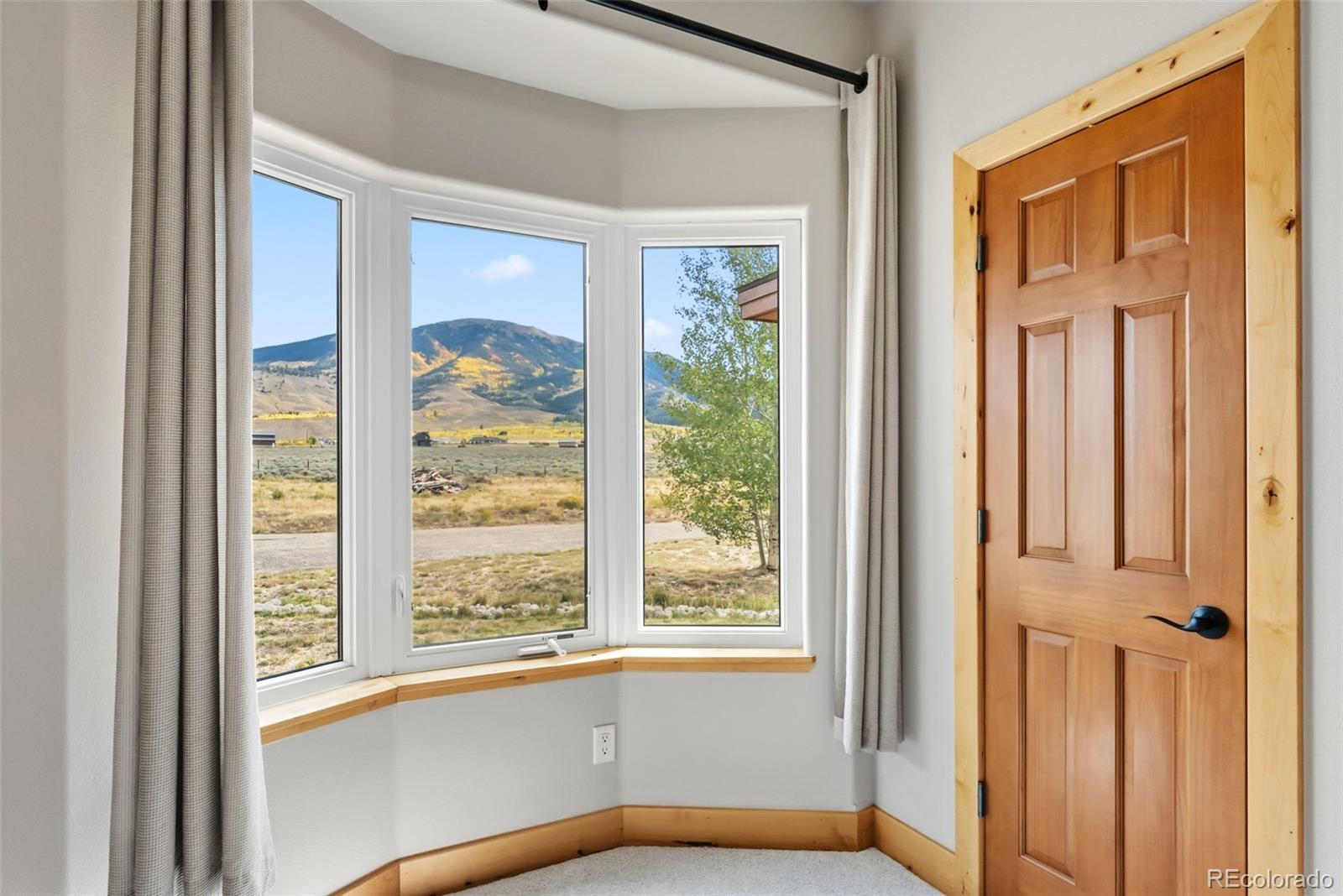 Silverthorne, Colorado, 80498, United States, 6 Bedrooms Bedrooms, ,4 BathroomsBathrooms,Residential,Active,1959532