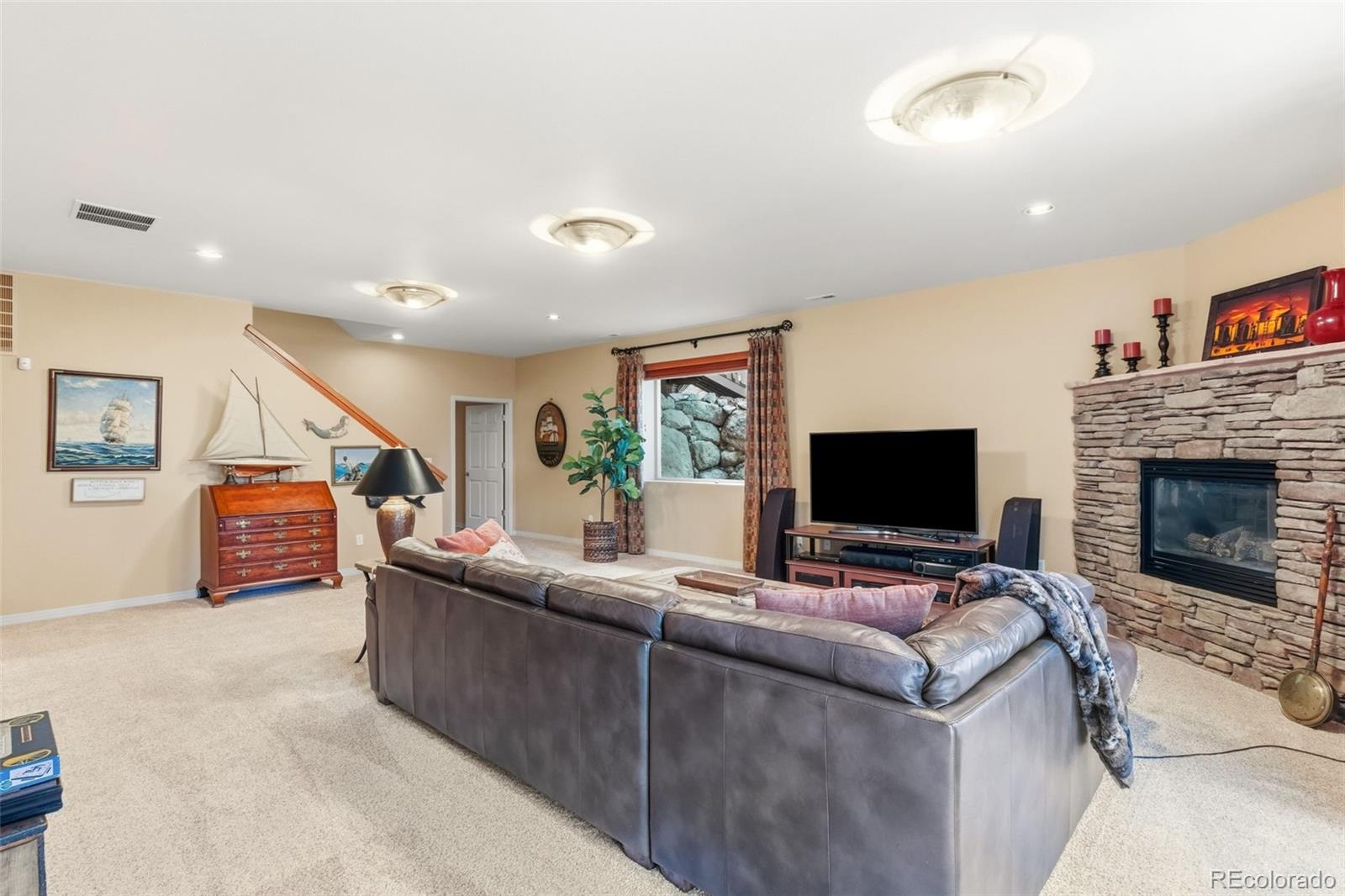 Colorado Springs, Colorado, 80906, United States, 4 Bedrooms Bedrooms, ,3 BathroomsBathrooms,Residential,Active,2045386