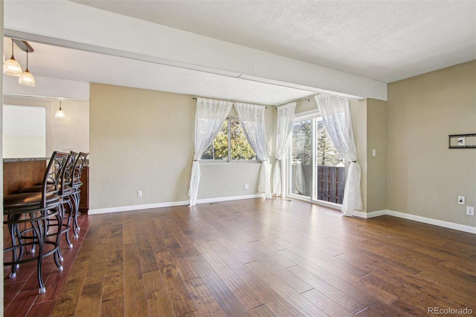 Silverthorne, Colorado, 80498, United States, 3 Bedrooms Bedrooms, ,2 BathroomsBathrooms,Residential,Active,1992542