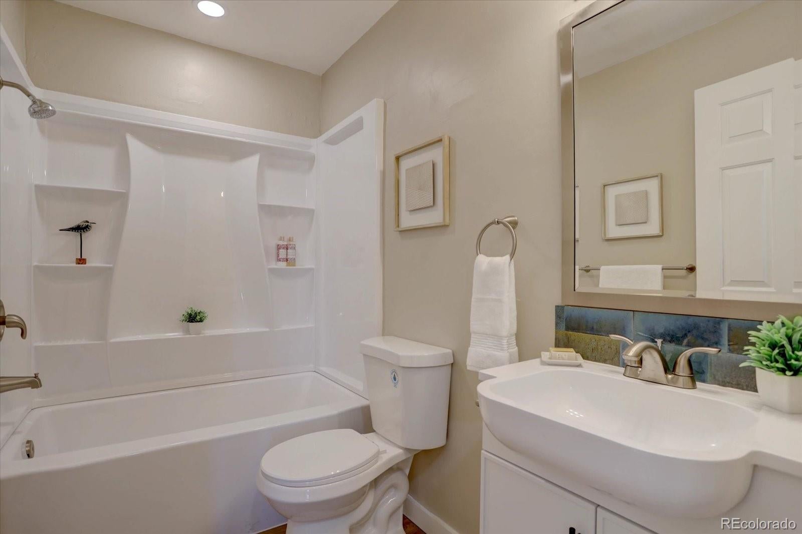 Lyons, Colorado, 80540, United States, 3 Bedrooms Bedrooms, ,2 BathroomsBathrooms,Residential,Active,1970923