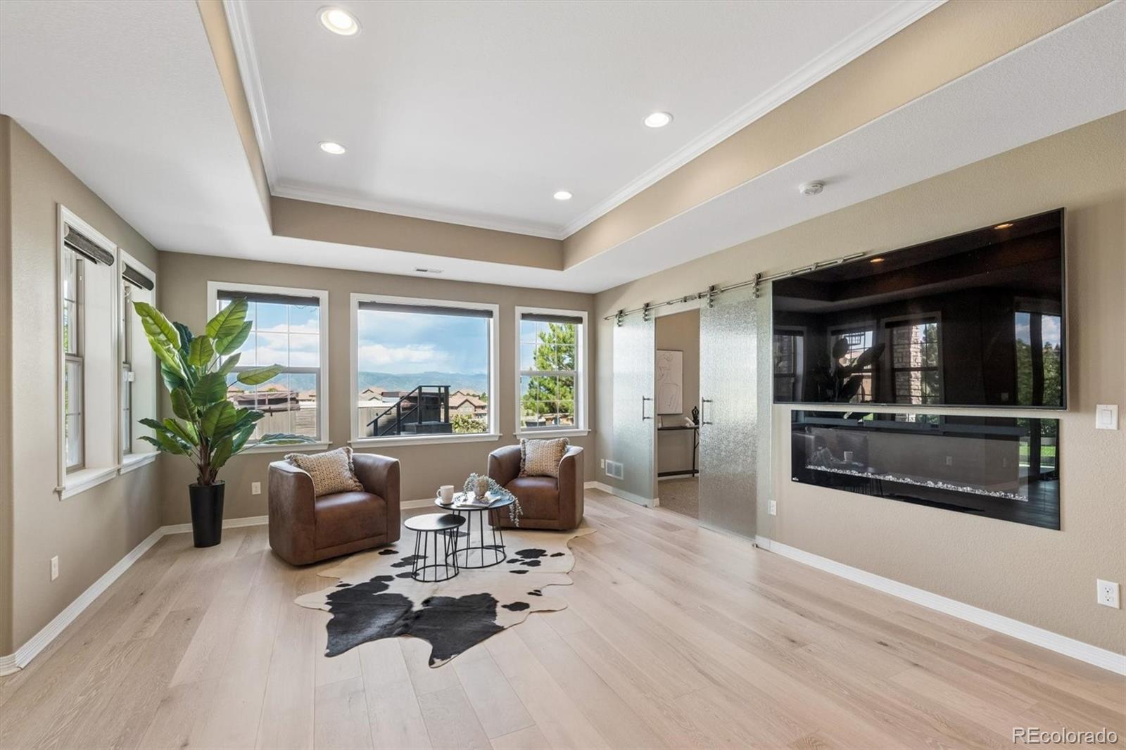 Spectacular, unobstructed panoramic mountain views from all three leve – image 31