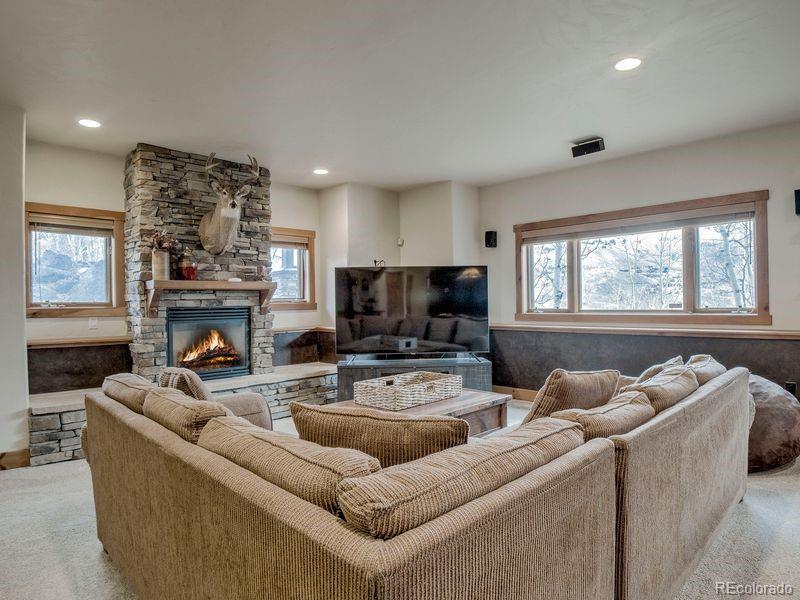 Silverthorne, Colorado, 80498, United States, 5 Bedrooms Bedrooms, ,4 BathroomsBathrooms,Residential,Active,1961917