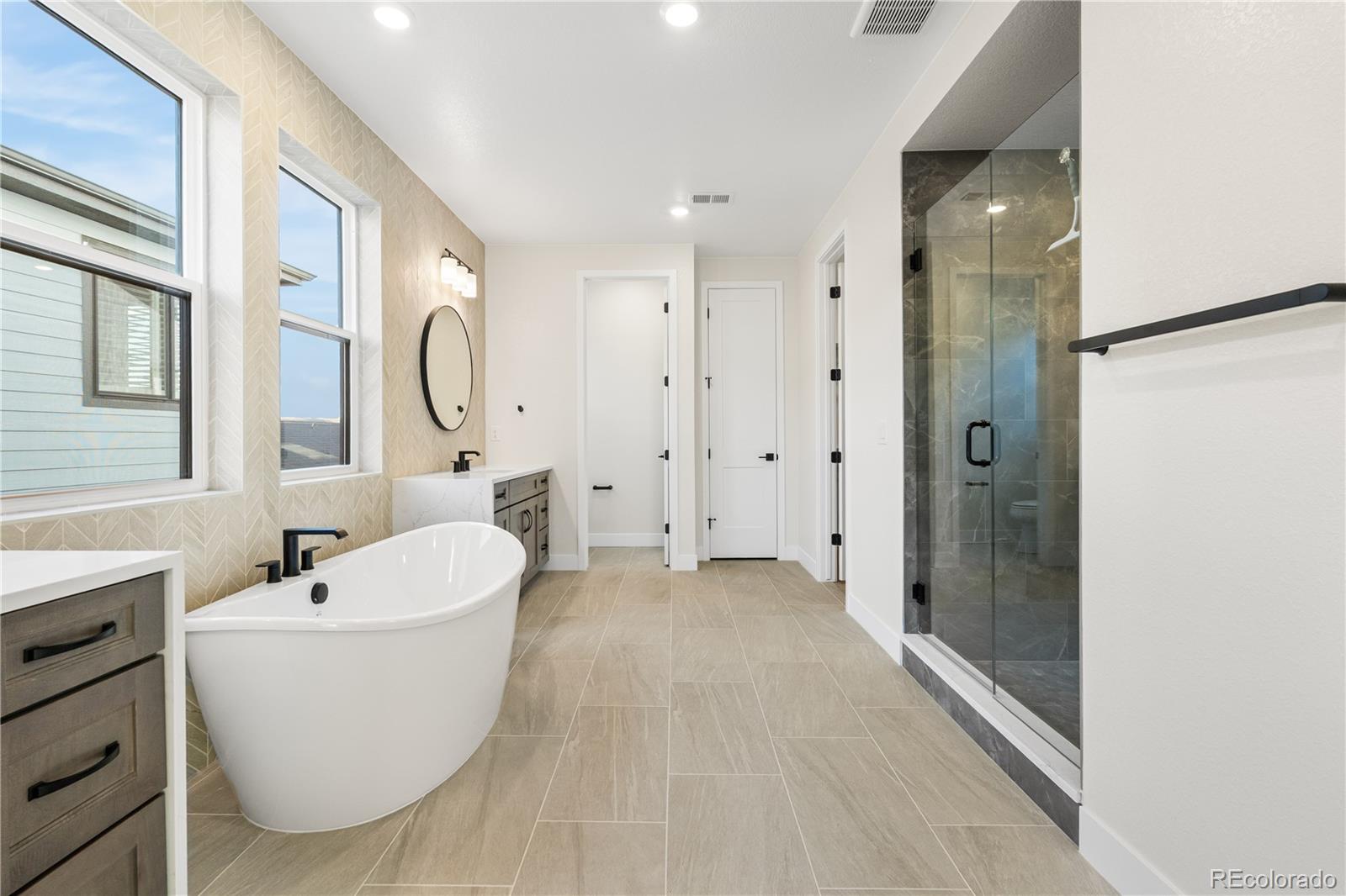 Lone Tree, Colorado, 80134, United States, 6 Bedrooms Bedrooms, ,7 BathroomsBathrooms,Residential,Active,1952989