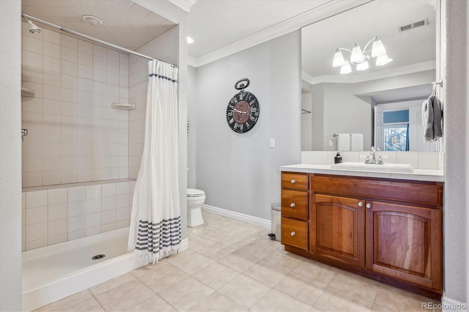 Englewood, Colorado, 80111, United States, 5 Bedrooms Bedrooms, ,6 BathroomsBathrooms,Residential,Active,2012235