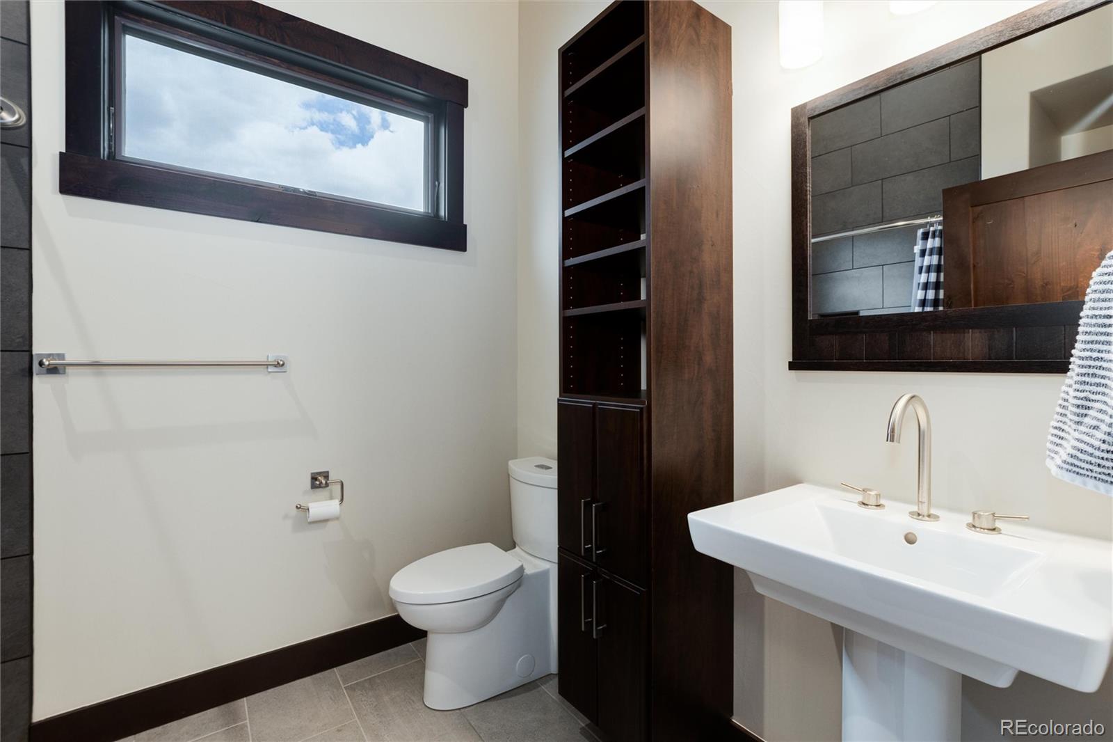 Silverthorne, Colorado, 80498, United States, 3 Bedrooms Bedrooms, ,3 BathroomsBathrooms,Residential,Active,1823934