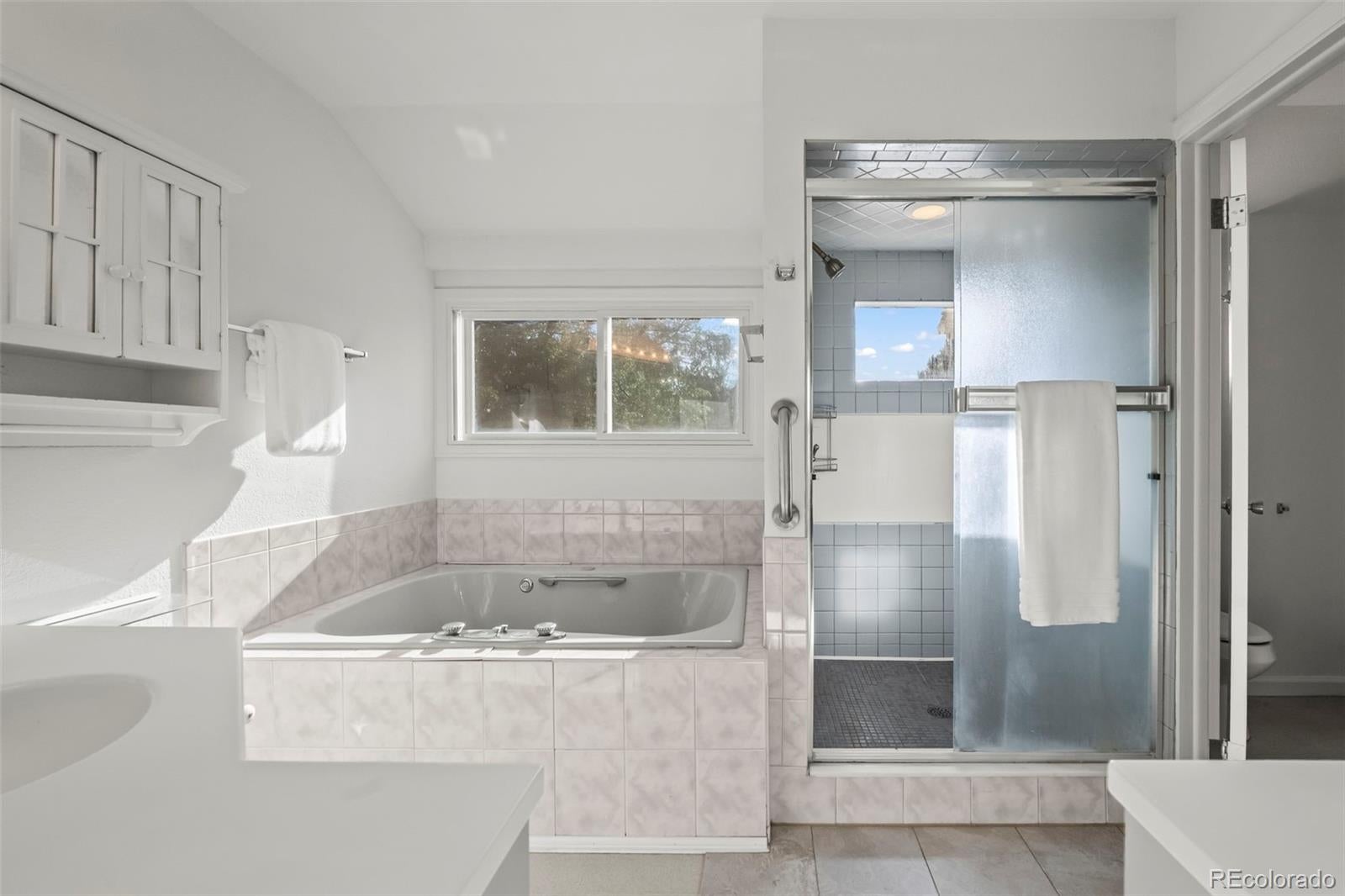Boulder, Colorado, 80301, United States, 5 Bedrooms Bedrooms, ,4 BathroomsBathrooms,Residential,Active,1944015
