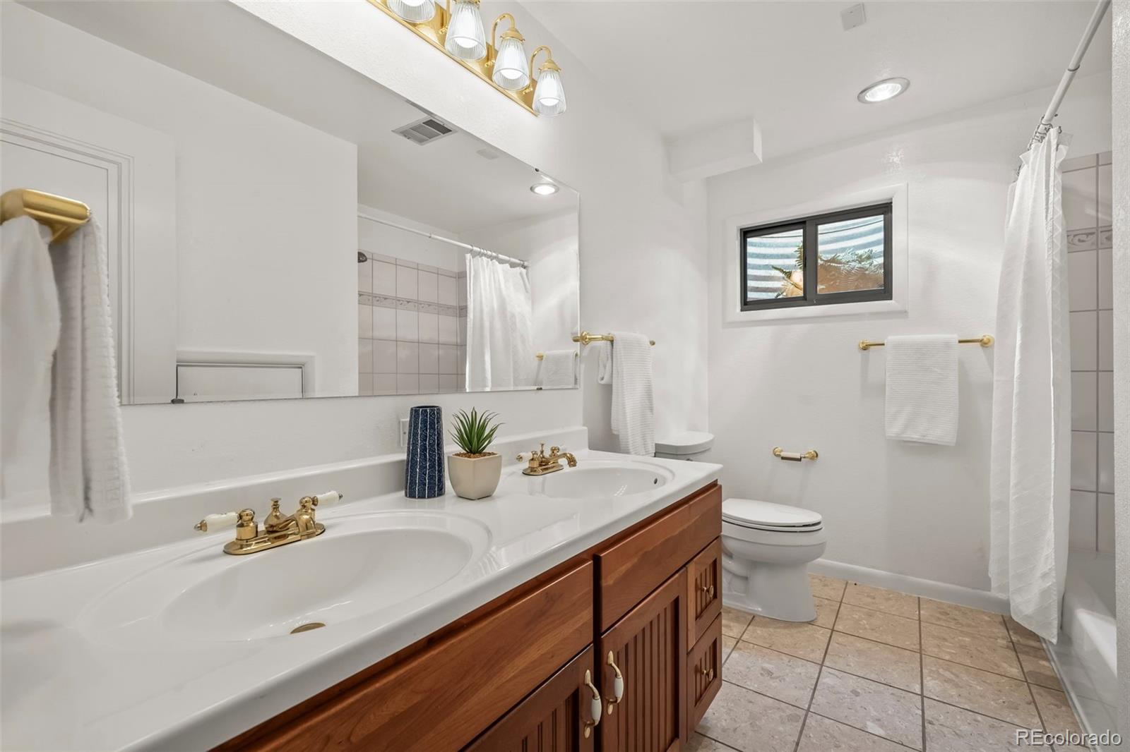 Boulder, Colorado, 80303, United States, 4 Bedrooms Bedrooms, ,4 BathroomsBathrooms,Residential,Active,1944019