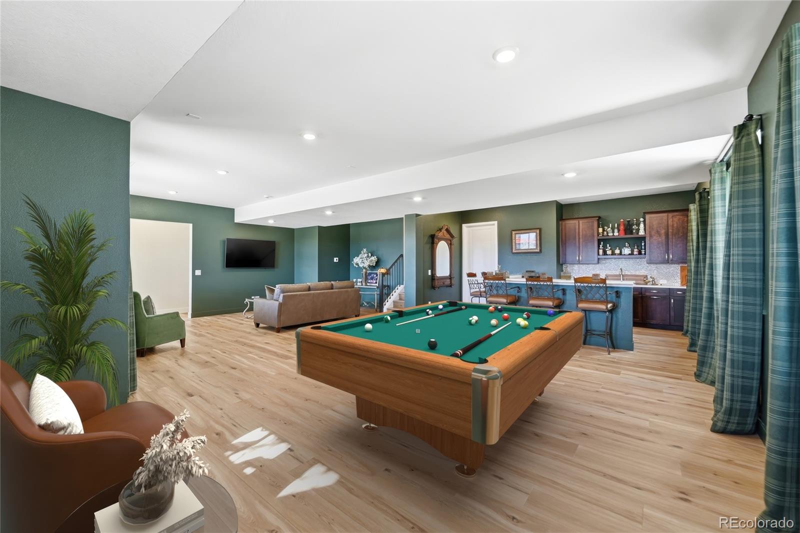 Littleton, Colorado, 80125, United States, 5 Bedrooms Bedrooms, ,7 BathroomsBathrooms,Residential,Active,2012467