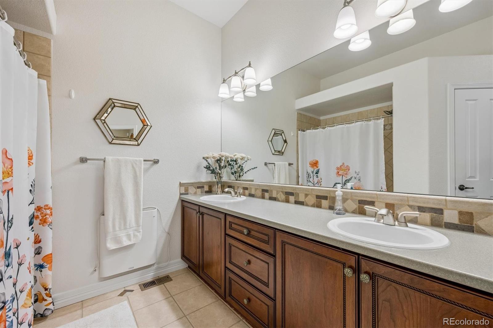 Castle Rock, Colorado, 80104, United States, 4 Bedrooms Bedrooms, ,5 BathroomsBathrooms,Residential,Active,2034010