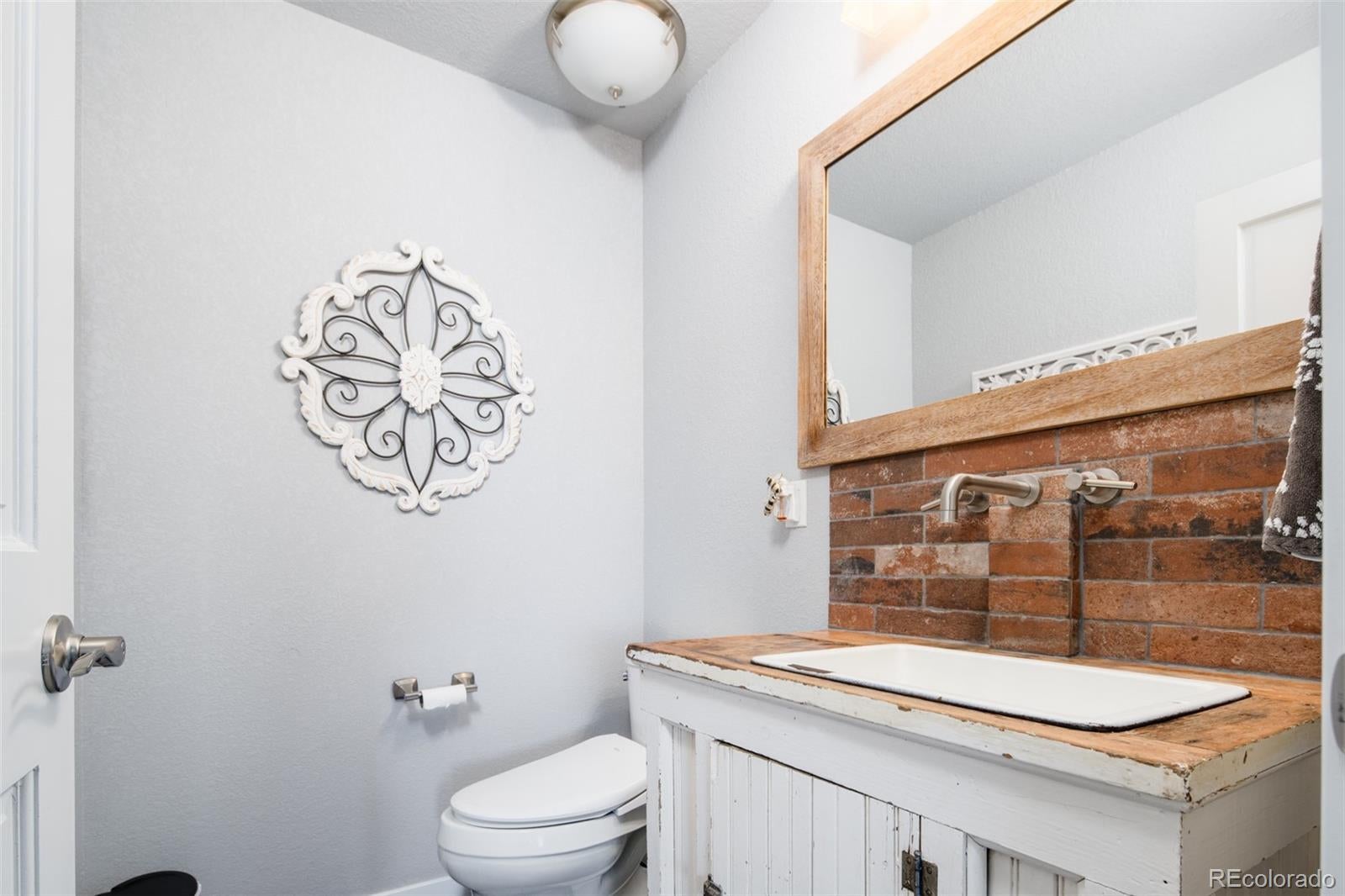 Castle Pines, Colorado, 80108, United States, 5 Bedrooms Bedrooms, ,5 BathroomsBathrooms,Residential,Active,2009383