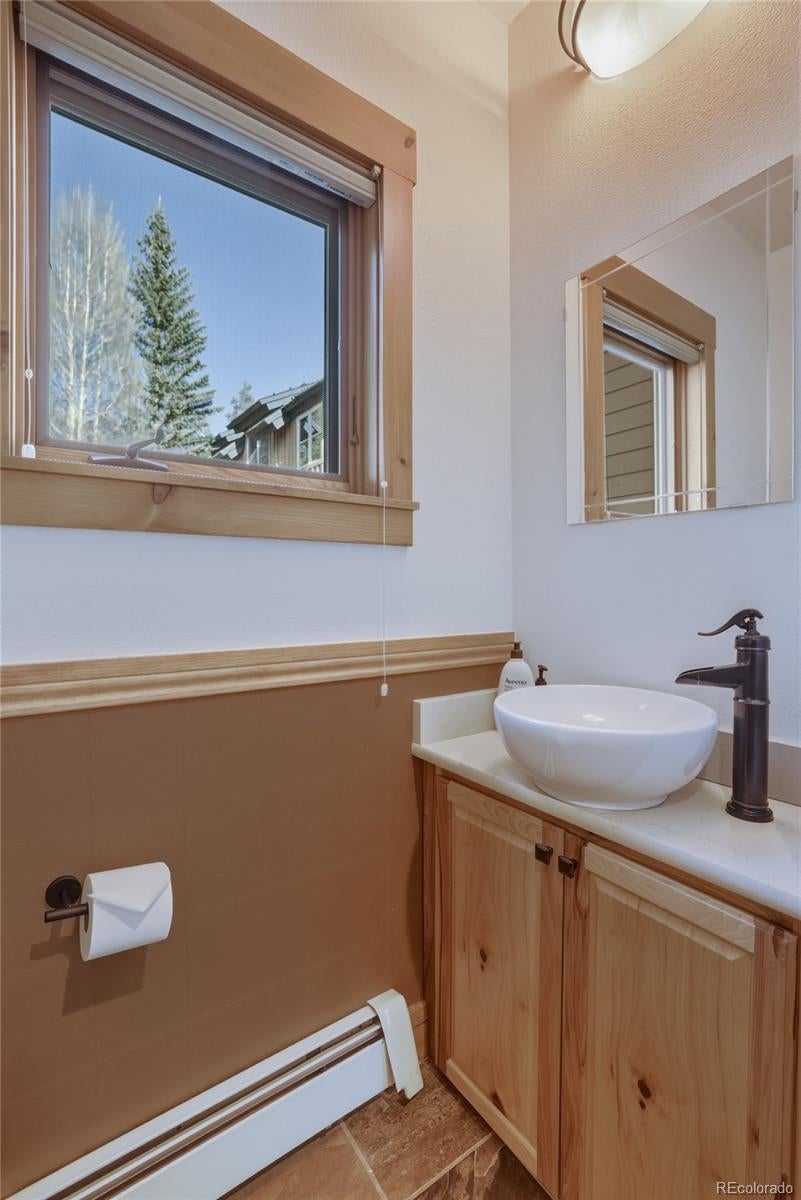 Dillon, Colorado, 80435, United States, 2 Bedrooms Bedrooms, ,3 BathroomsBathrooms,Residential,Active,2051972