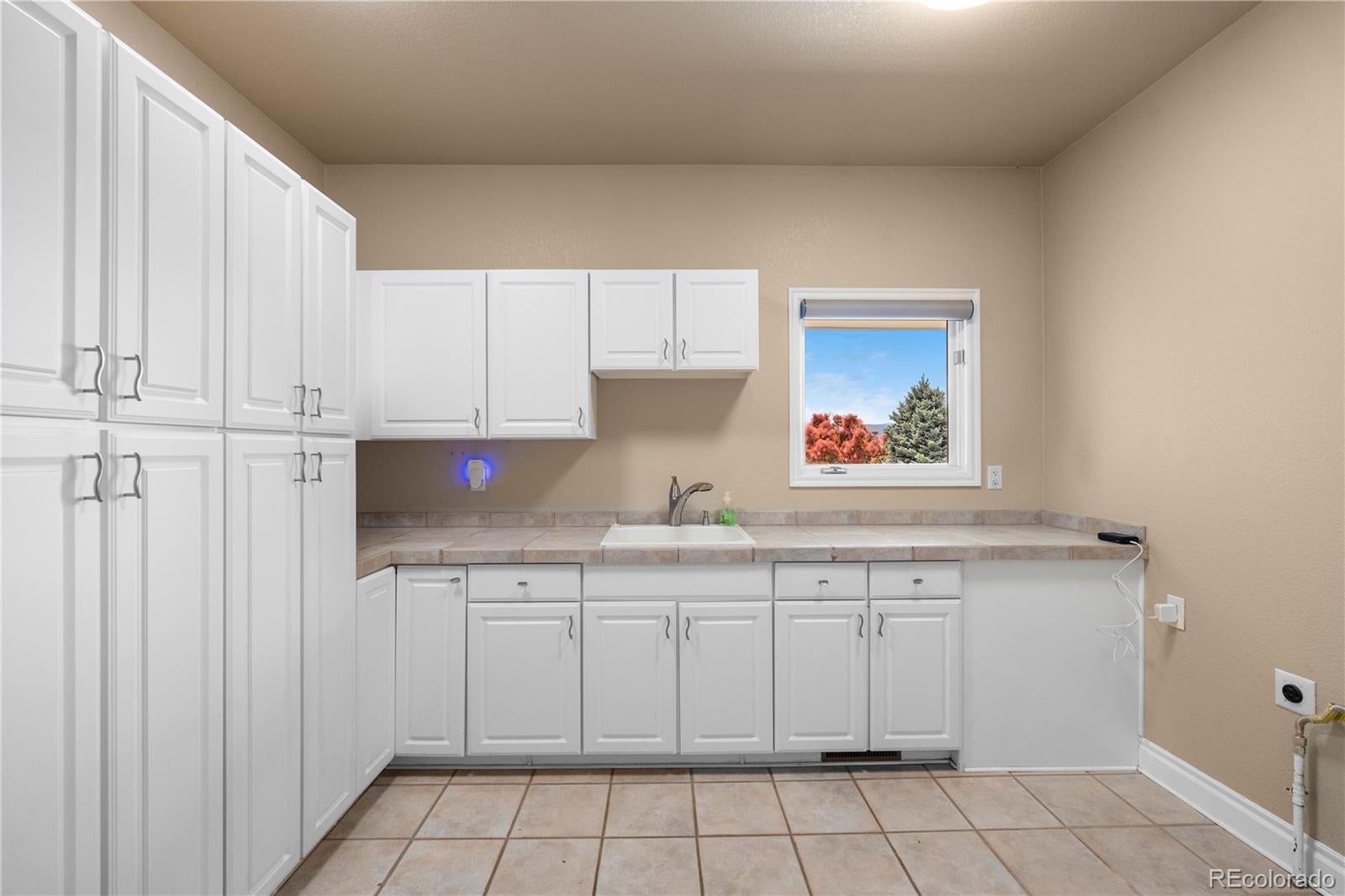 Castle Rock, Colorado, 80109, United States, 5 Bedrooms Bedrooms, ,6 BathroomsBathrooms,Residential,Active,1905040