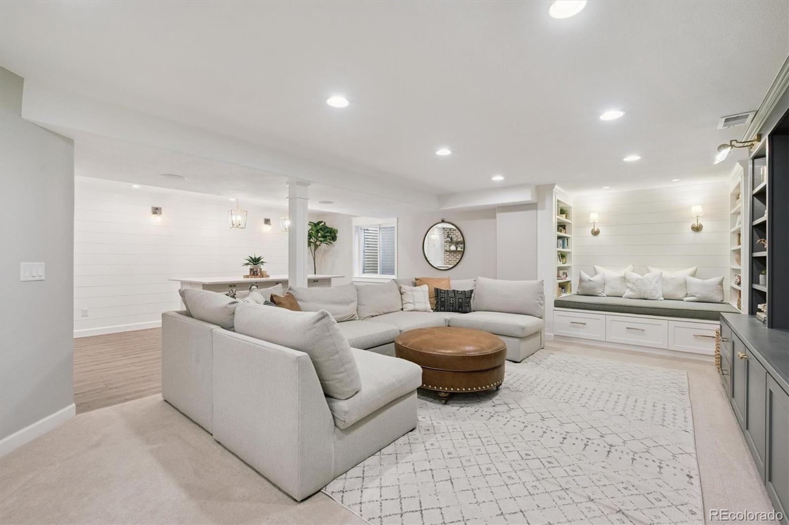 Highlands Ranch, Colorado, 80126, United States, 5 Bedrooms Bedrooms, ,5 BathroomsBathrooms,Residential,Active,1929668