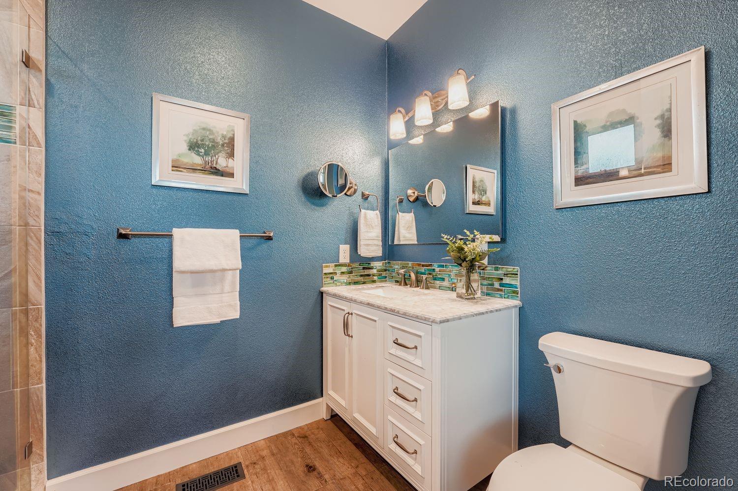 Littleton, Colorado, 80125, United States, 4 Bedrooms Bedrooms, ,5 BathroomsBathrooms,Residential,Active,2008311