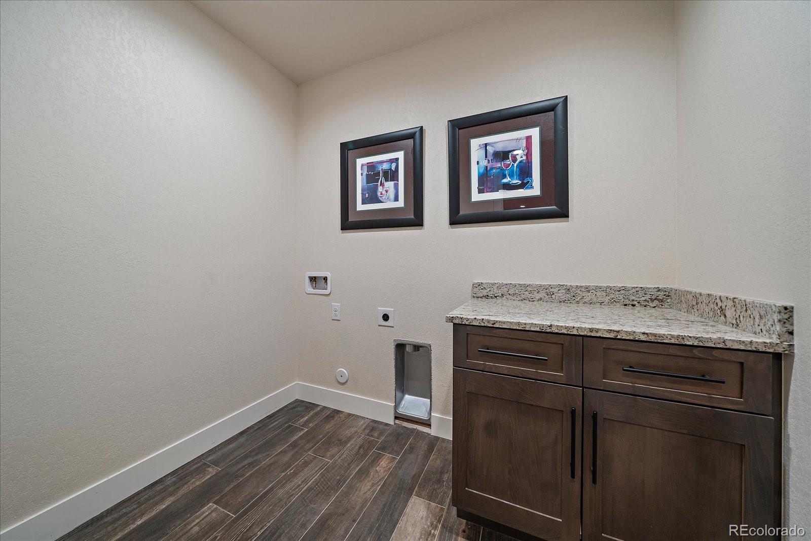 Franktown, Colorado, 80116, United States, 5 Bedrooms Bedrooms, ,6 BathroomsBathrooms,Residential,Active,1811101