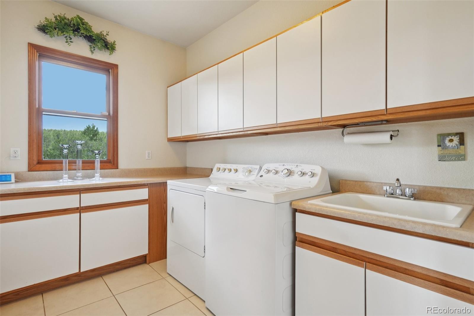 Larkspur, Colorado, 80118, United States, 5 Bedrooms Bedrooms, ,5 BathroomsBathrooms,Residential,Active,1914586