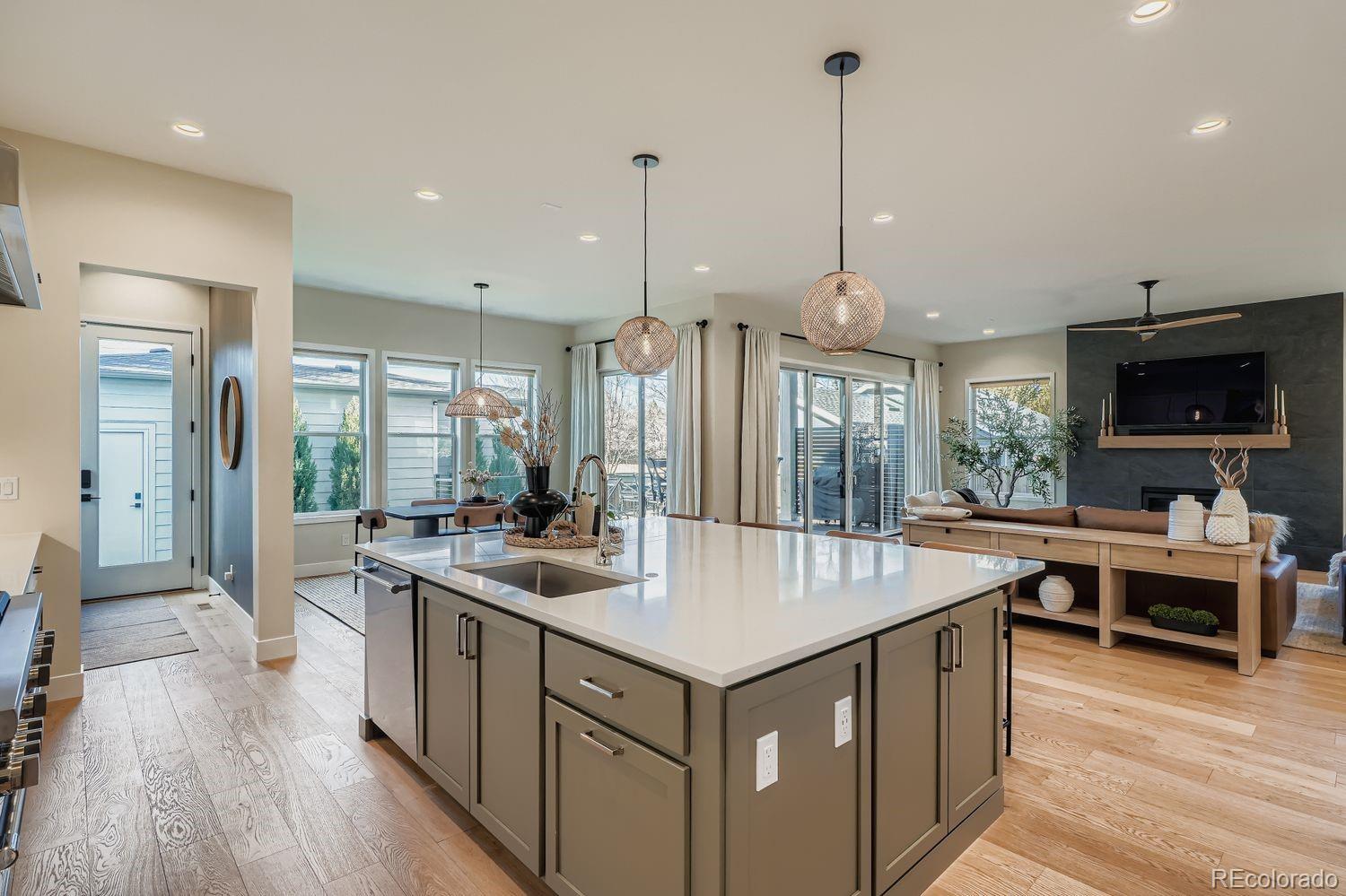Denver, Colorado, 80210, United States, 5 Bedrooms Bedrooms, ,6 BathroomsBathrooms,Residential,Active,2010187