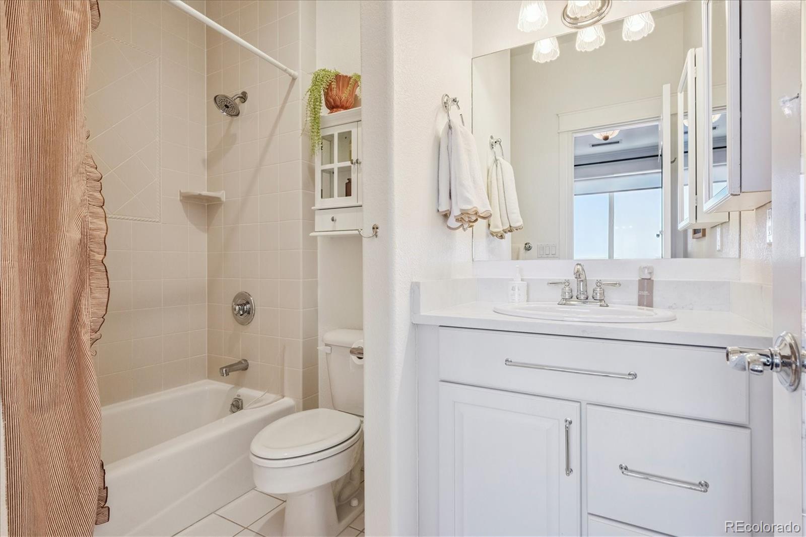 Englewood, Colorado, 80111, United States, 5 Bedrooms Bedrooms, ,6 BathroomsBathrooms,Residential,Active,1992207