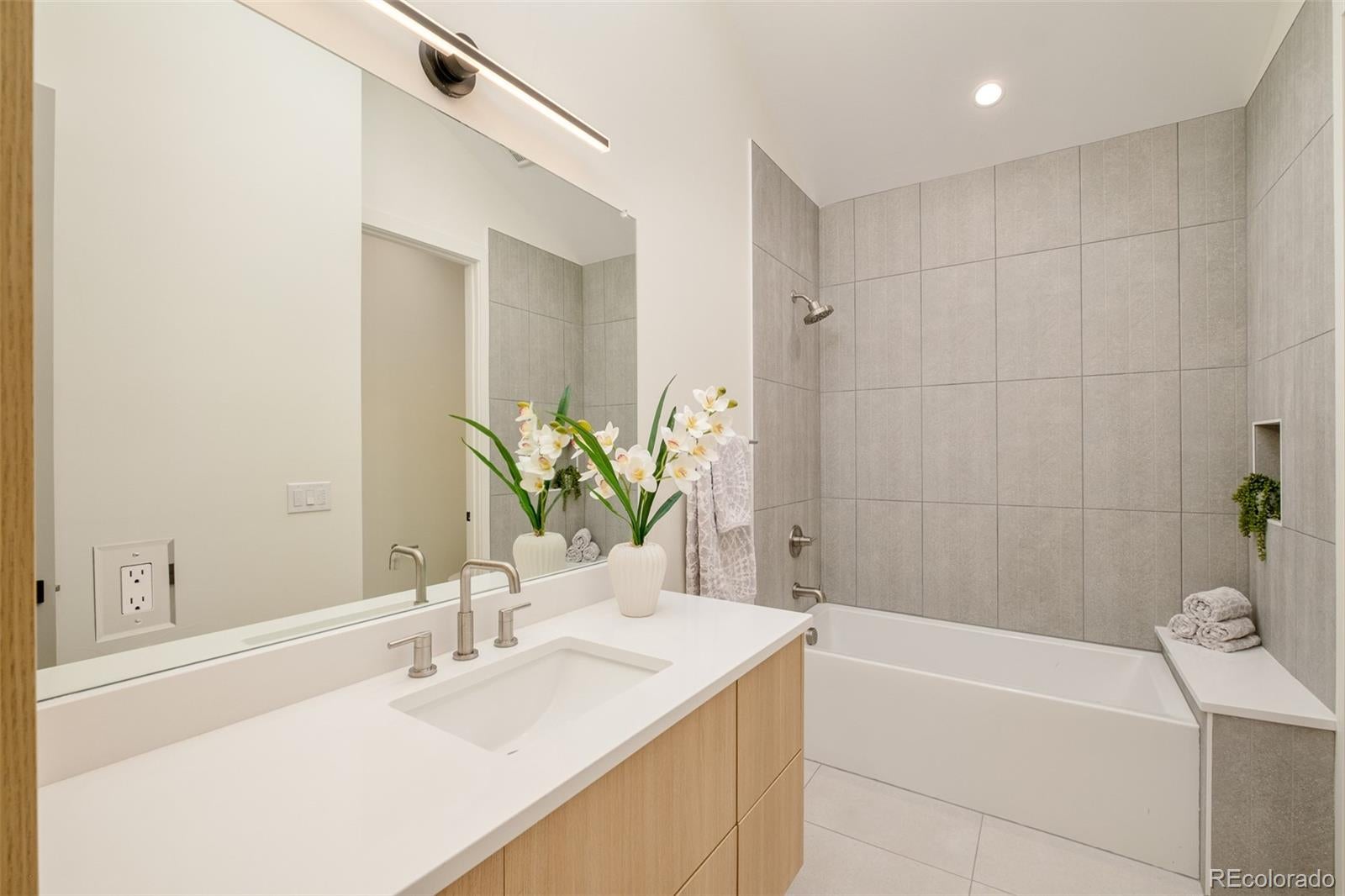 Denver, Colorado, 80206, United States, 3 Bedrooms Bedrooms, ,4 BathroomsBathrooms,Residential,Active,2007287