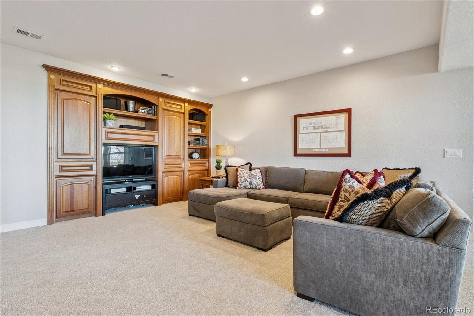 Englewood, Colorado, 80111, United States, 5 Bedrooms Bedrooms, ,6 BathroomsBathrooms,Residential,Active,1992207