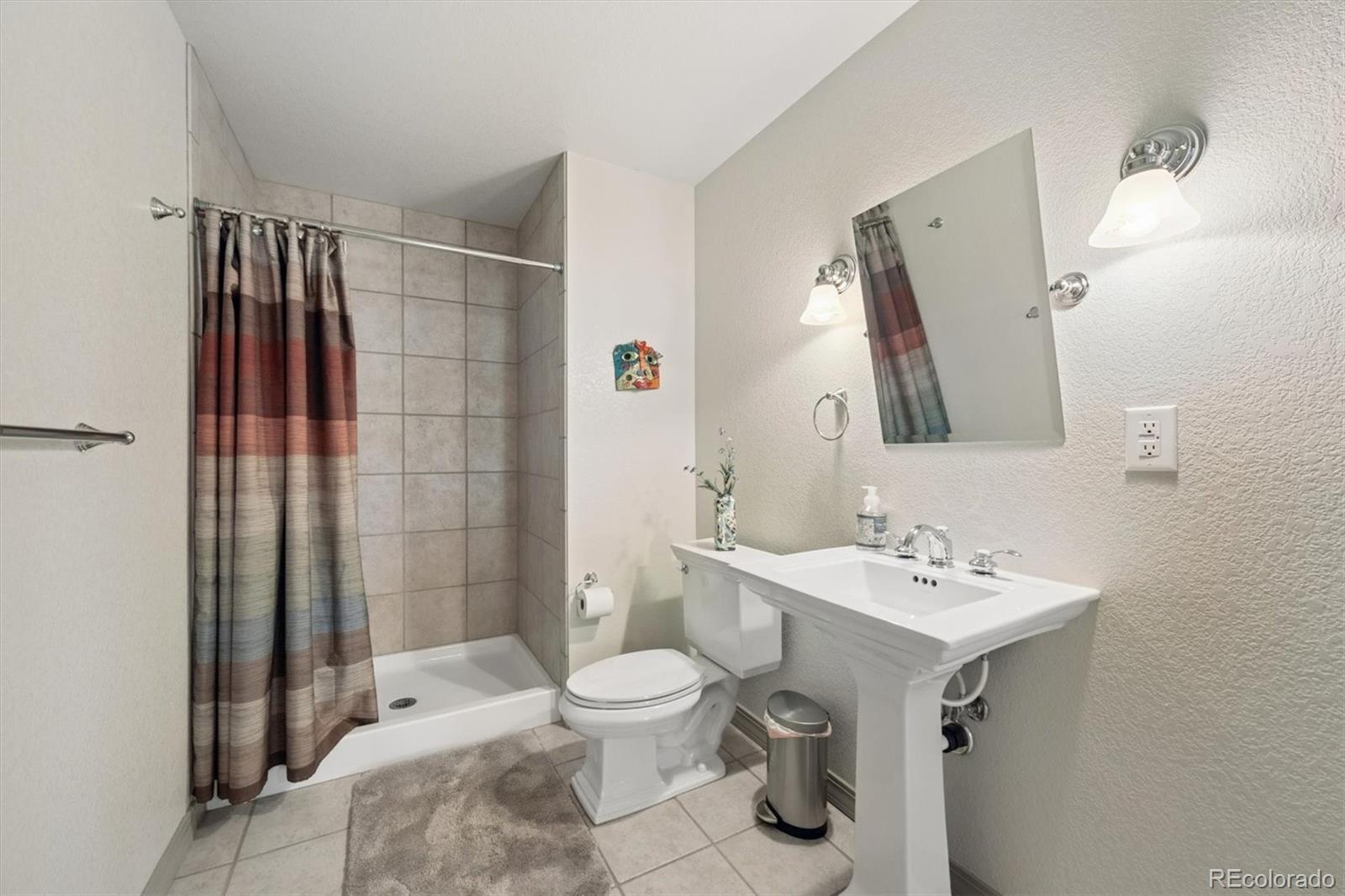 Aurora, Colorado, 80016, United States, 5 Bedrooms Bedrooms, ,7 BathroomsBathrooms,Residential,Active,2031007
