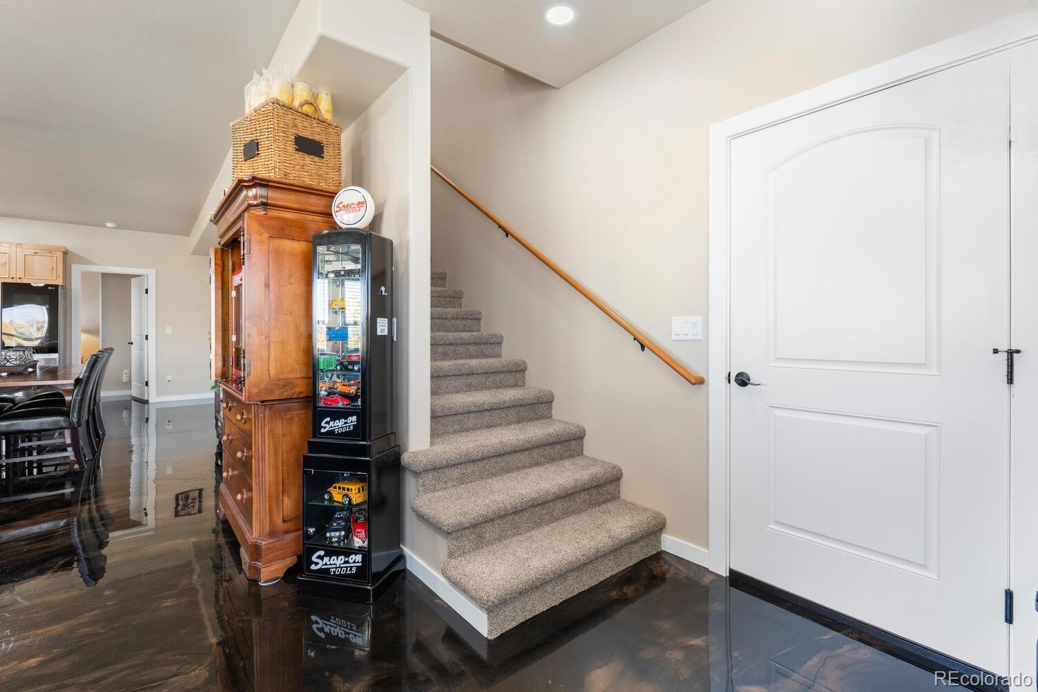 Montrose, Colorado, 81403, United States, 3 Bedrooms Bedrooms, ,3 BathroomsBathrooms,Residential,Active,1985579