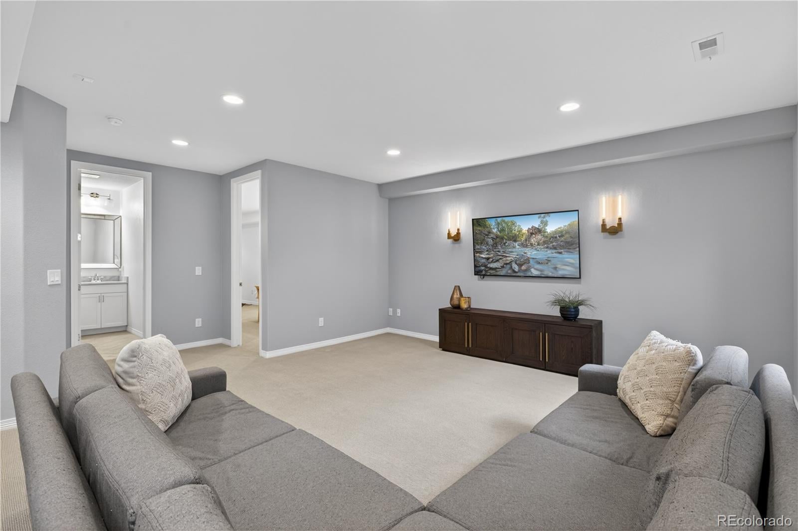 Highlands Ranch, Colorado, 80126, United States, 5 Bedrooms Bedrooms, ,5 BathroomsBathrooms,Residential,Active,2044598