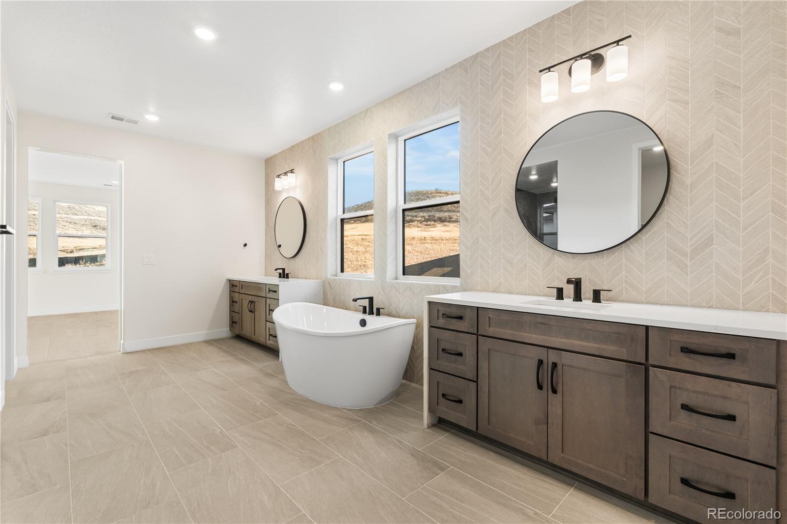 Lone Tree, Colorado, 80134, United States, 6 Bedrooms Bedrooms, ,7 BathroomsBathrooms,Residential,Active,1952989