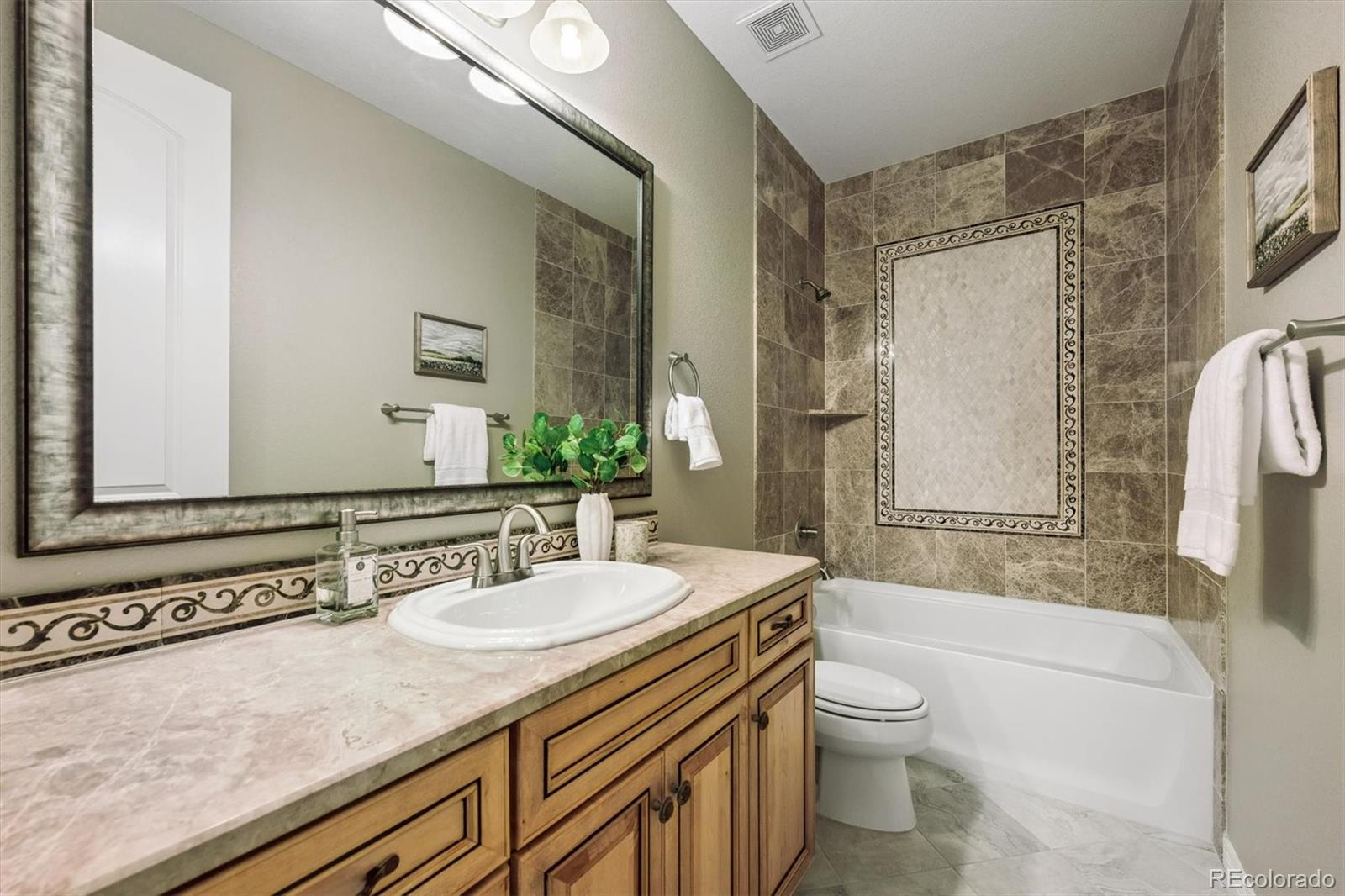 Spectacular, unobstructed panoramic mountain views from all three leve – image 23