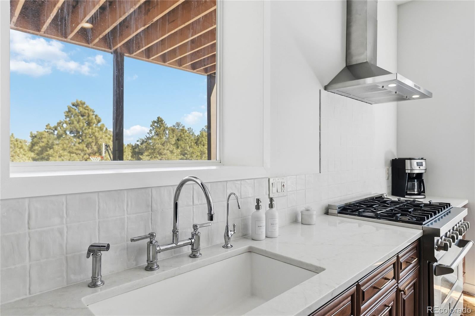 Colorado Springs, Colorado, 80908, United States, 9 Bedrooms Bedrooms, ,6 BathroomsBathrooms,Residential,Active,2015791