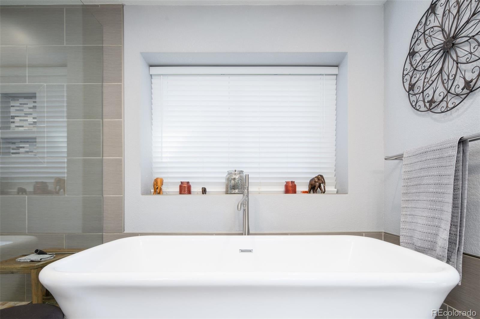 Castle Pines, Colorado, 80108, United States, 5 Bedrooms Bedrooms, ,5 BathroomsBathrooms,Residential,Active,2009383