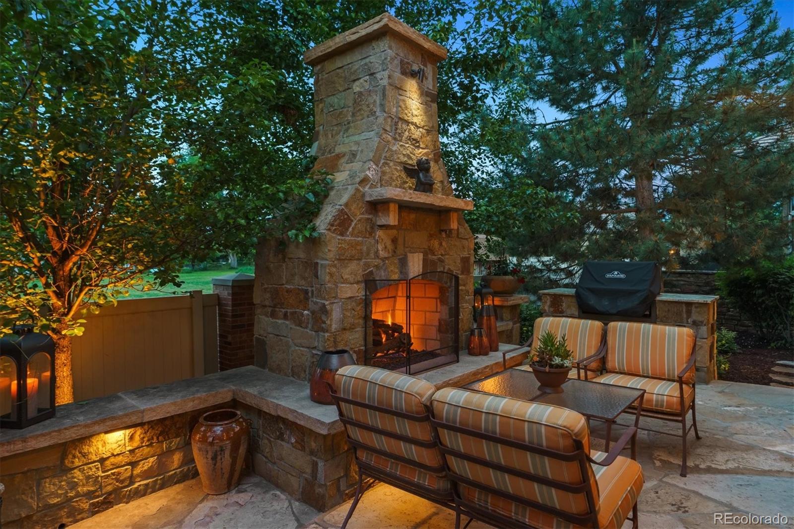 Littleton, Colorado, 80123, United States, 3 Bedrooms Bedrooms, ,4 BathroomsBathrooms,Residential,Active,1905081