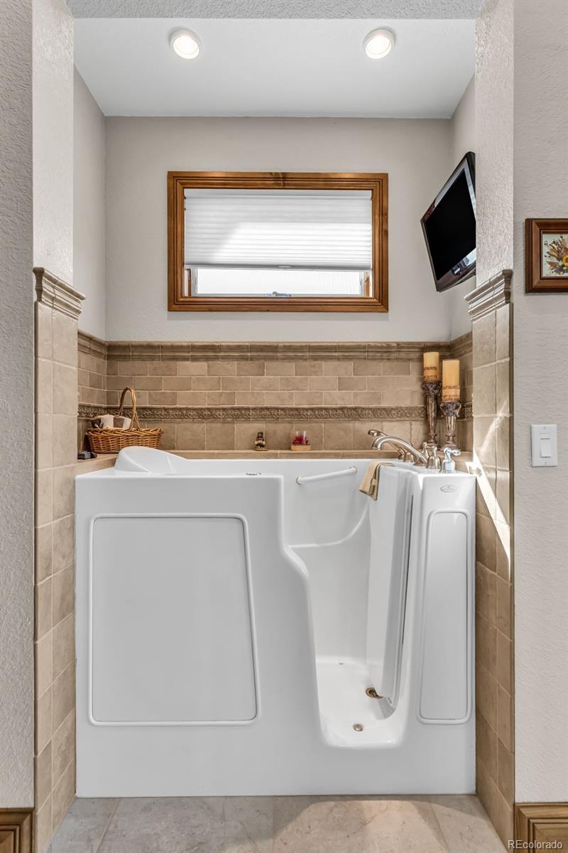 Pueblo, Colorado, 81001, United States, 4 Bedrooms Bedrooms, ,5 BathroomsBathrooms,Residential,Active,2043836