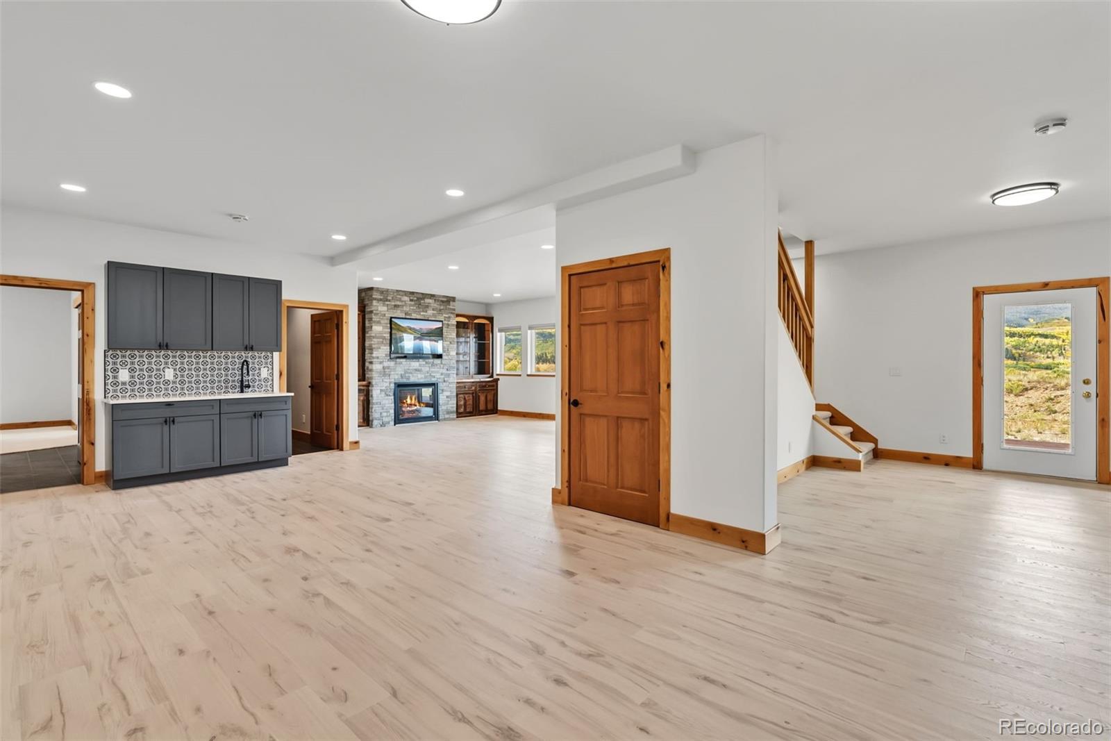 Silverthorne, Colorado, 80498, United States, 6 Bedrooms Bedrooms, ,4 BathroomsBathrooms,Residential,Active,1959532